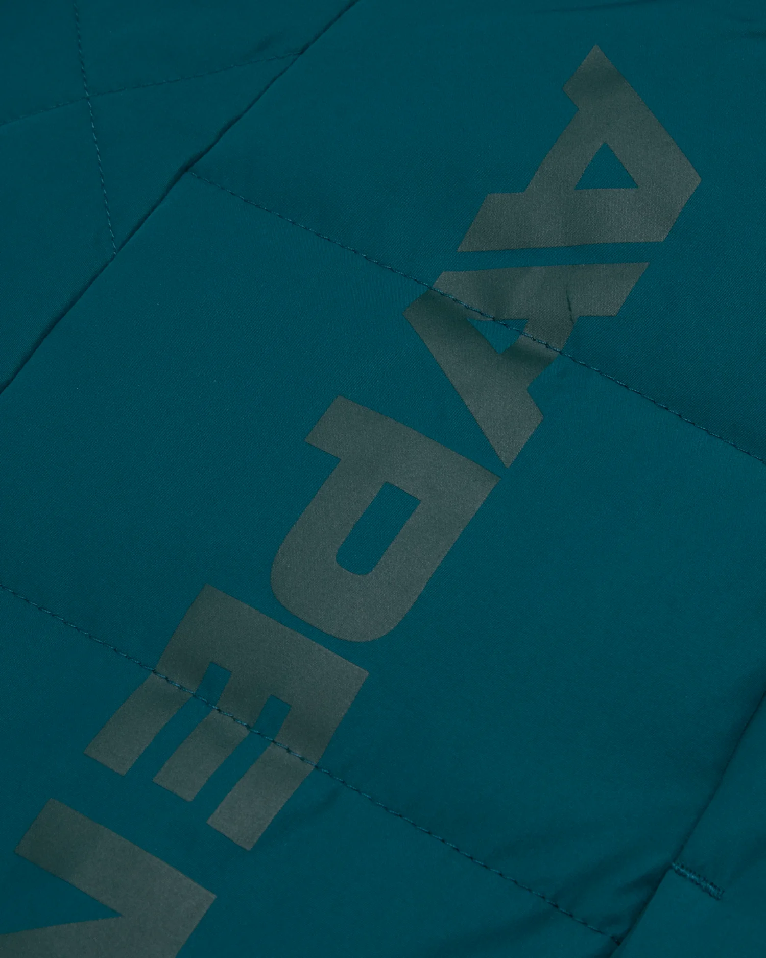 Sleeveless down jacket - Image 10