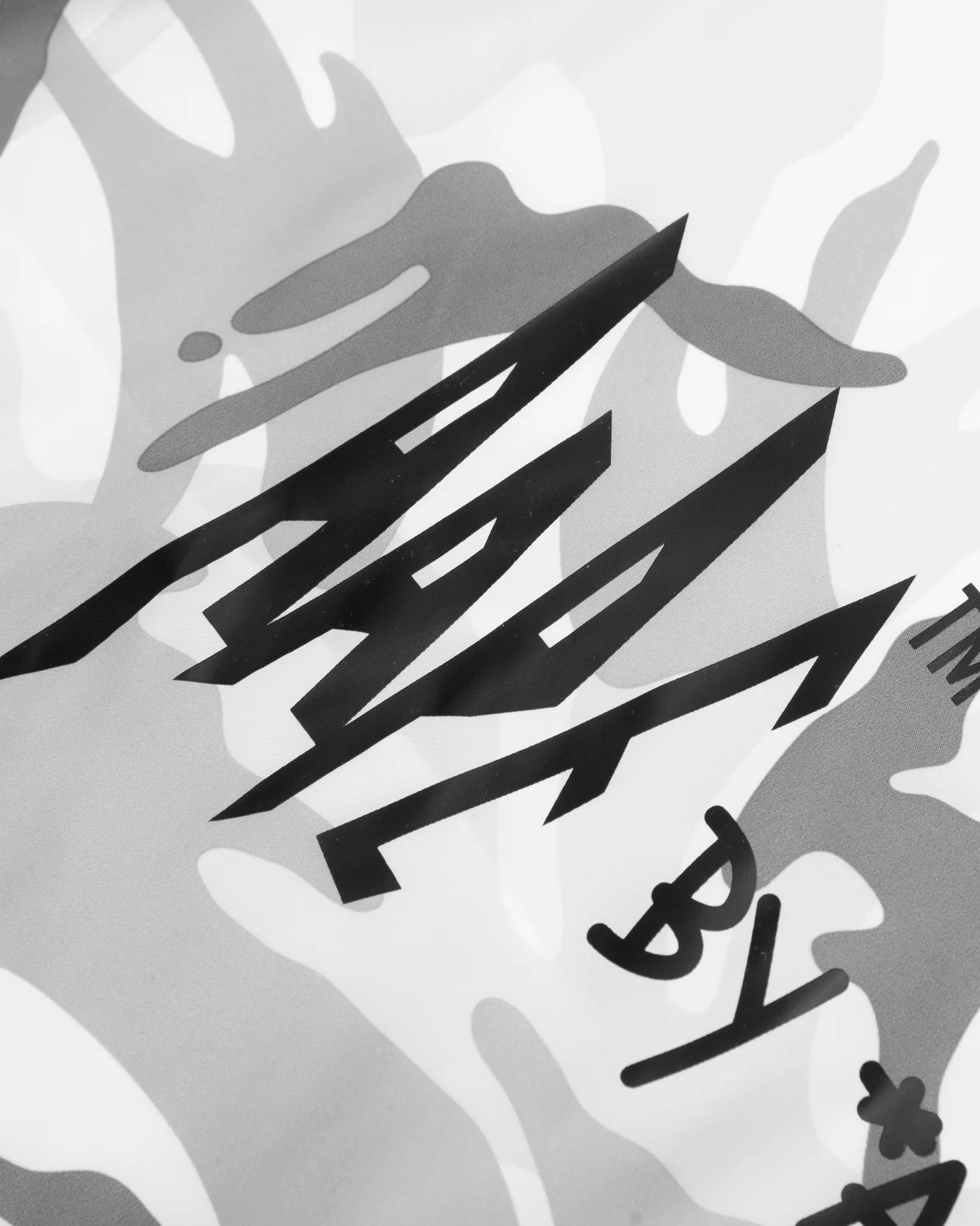 Moonface camo lightweight jacket - Image 10