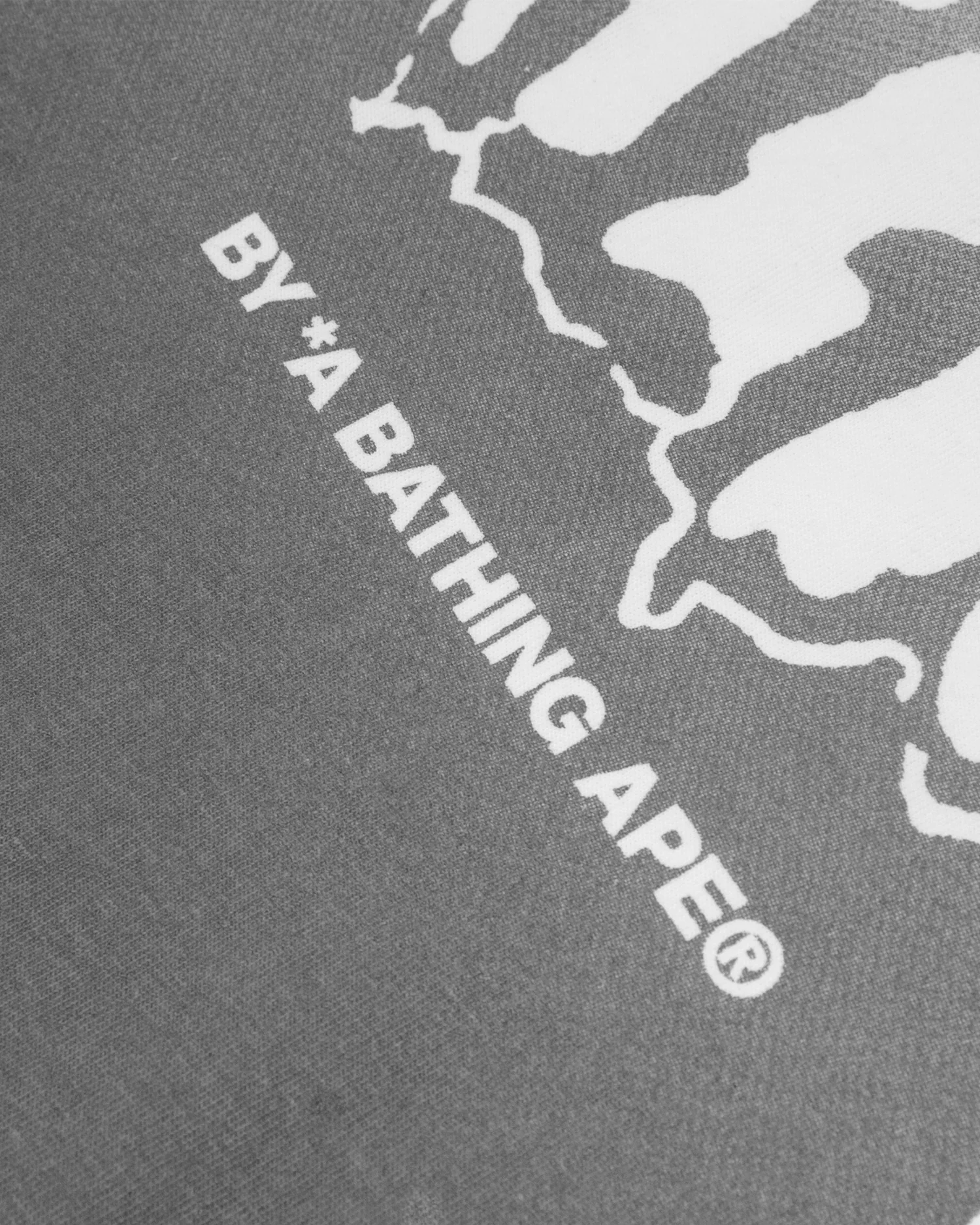 Moonface camo graphic long sleeve tee - Image 15