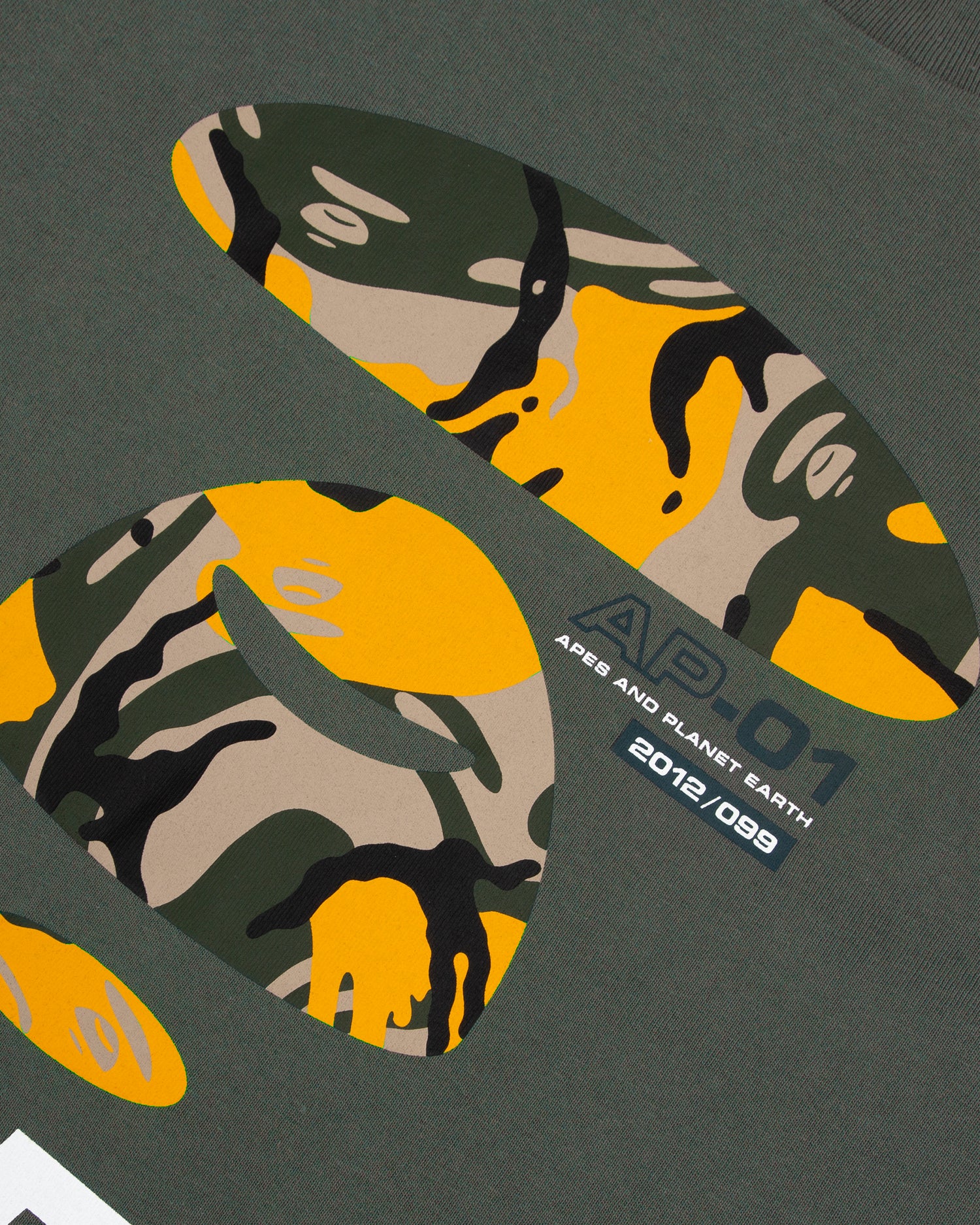 Moonface camo graphic L/S tee - Image 13