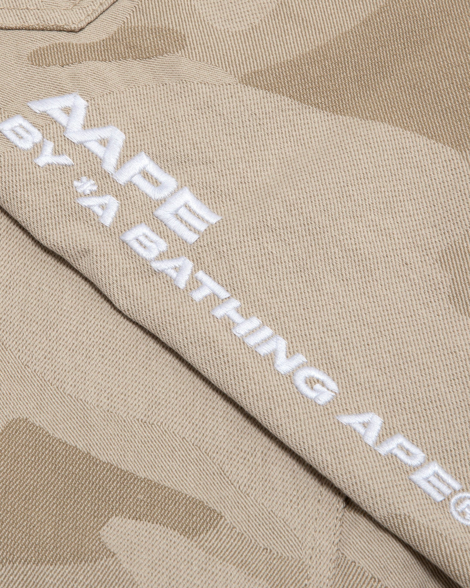 Moonface patch jacquard camo pants - Image 5