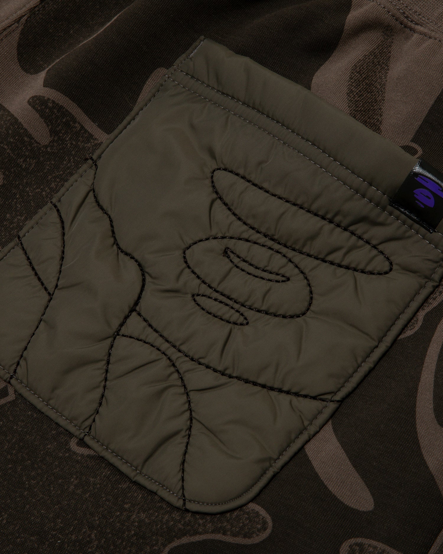 Moonface patch camo sweatpants - Image 4