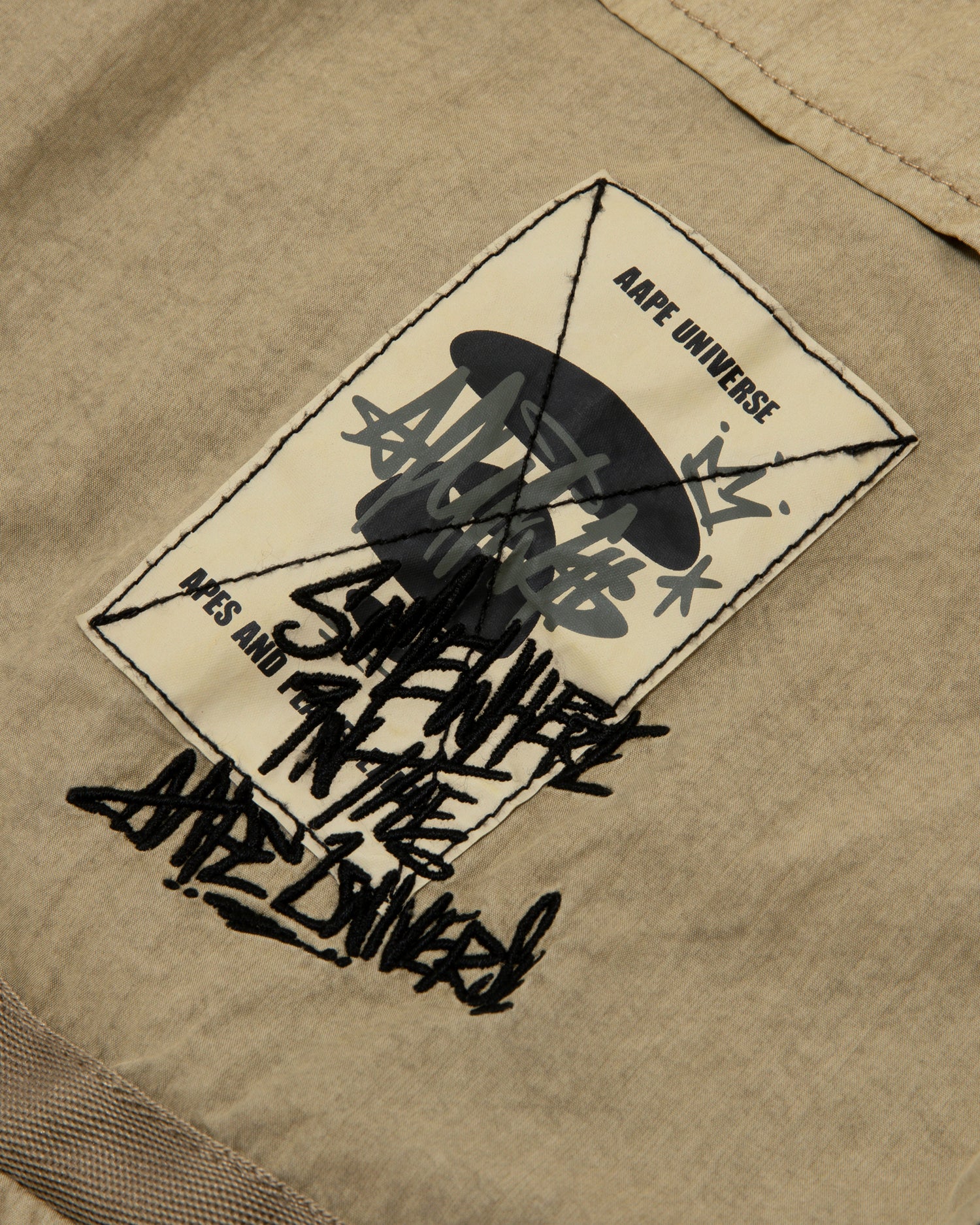 Moonface patch cargo pants - Image 3