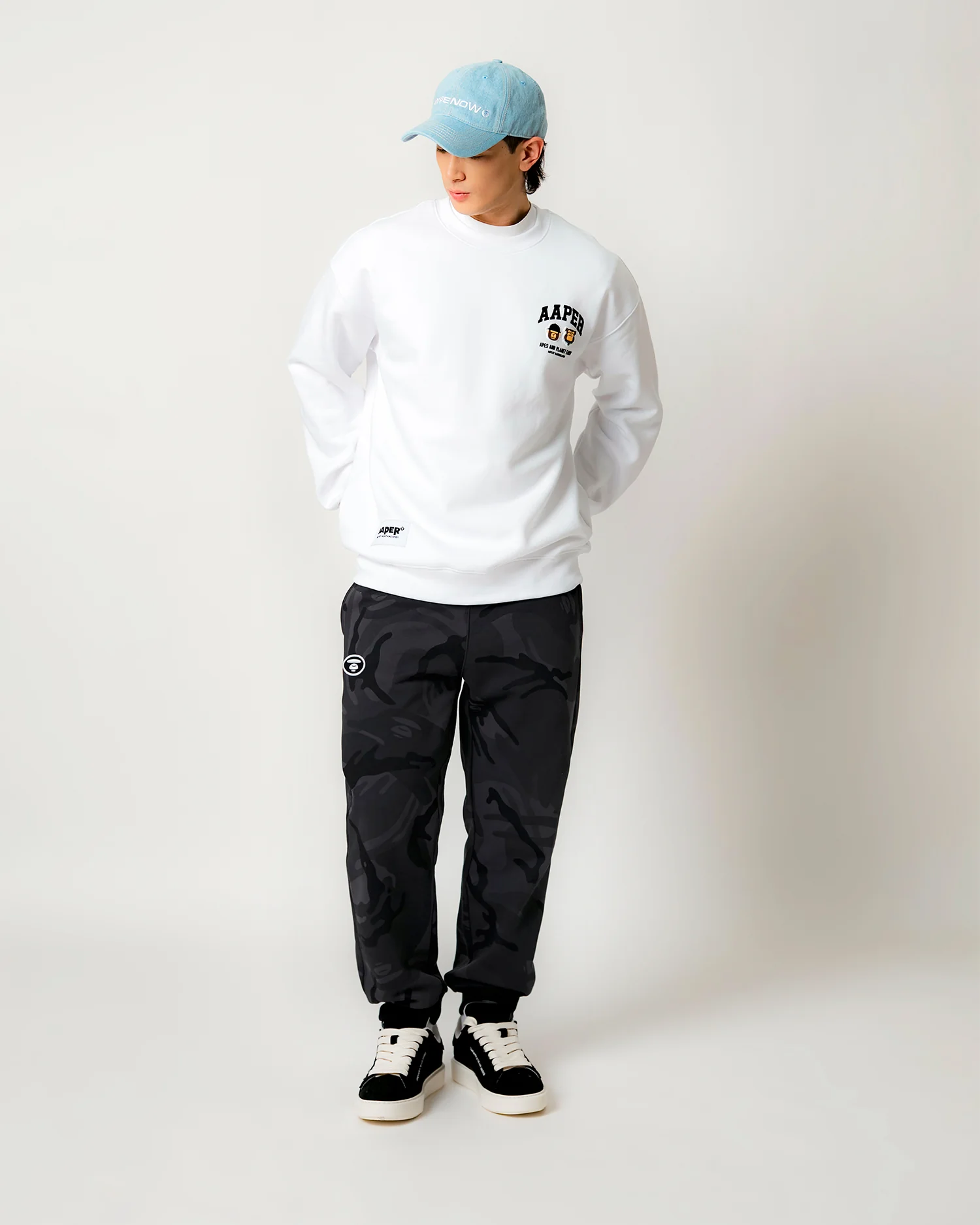 AAPENOW moonface cargo sweat pants - Image 2