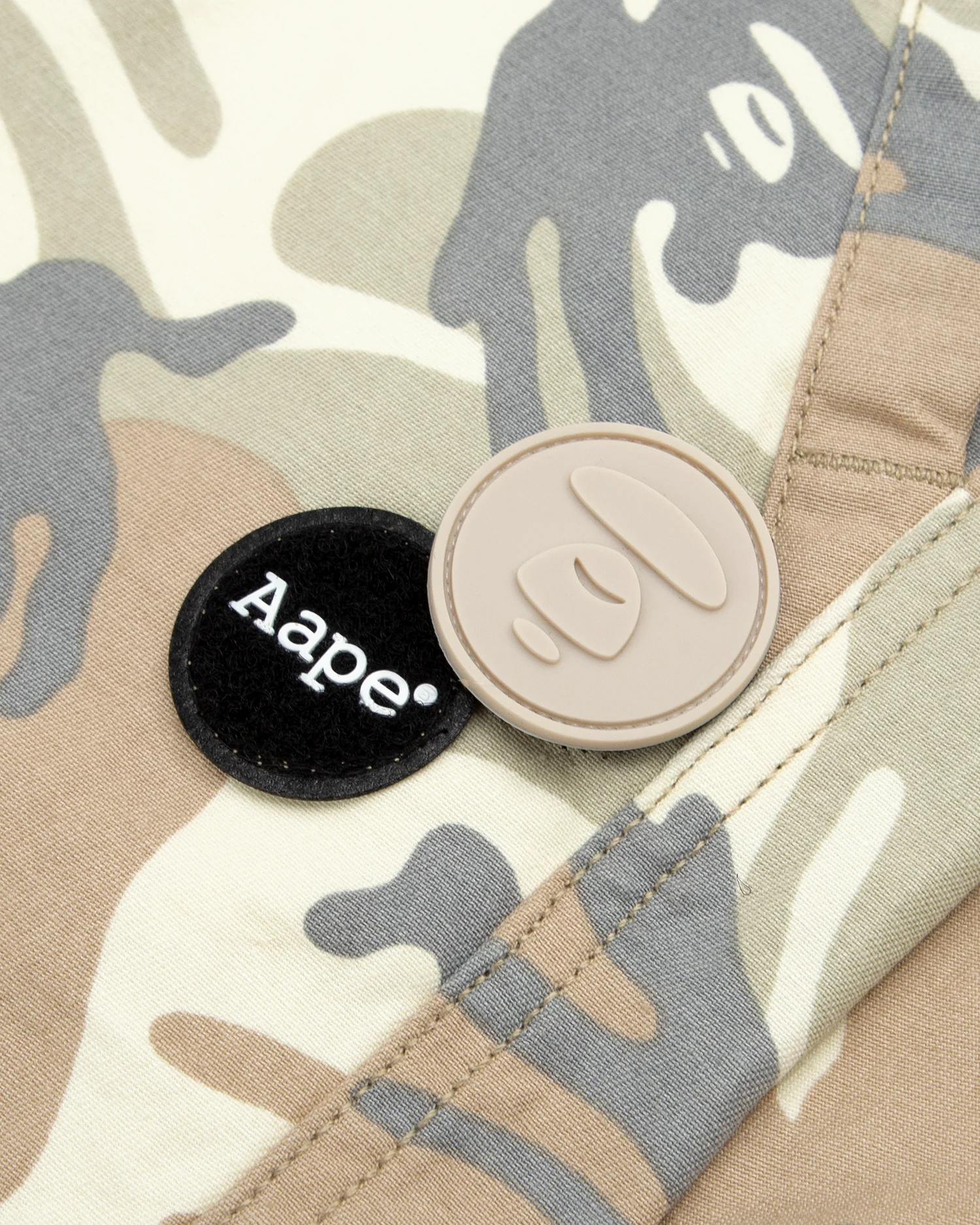 Moonface camo cargo shorts - Image 3