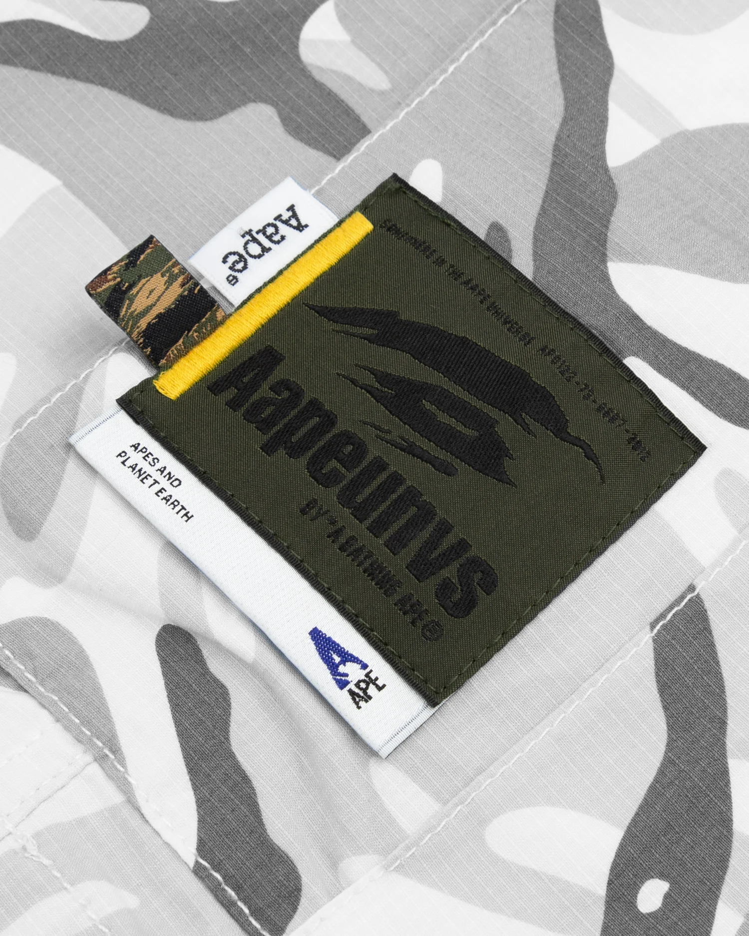Moonface camo cargo shorts - Image 4
