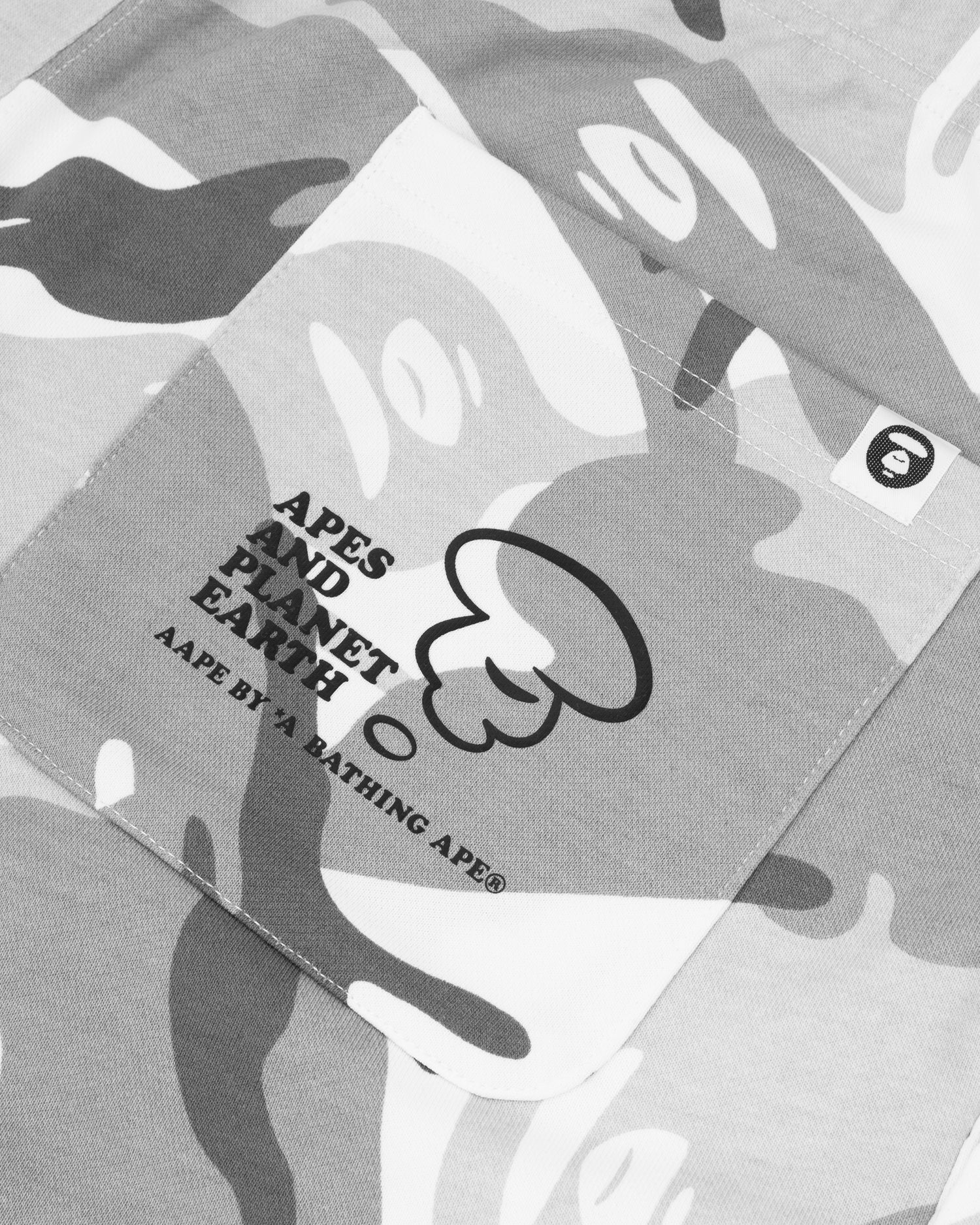 Moonface camo sweatshorts - Image 10