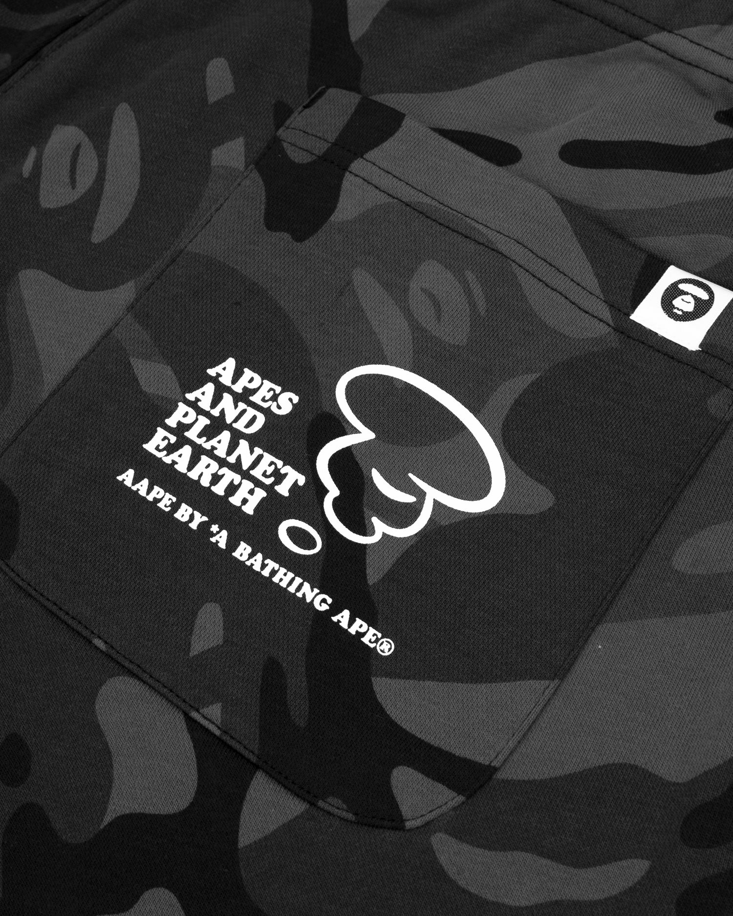 Moonface camo sweatshorts - Image 5