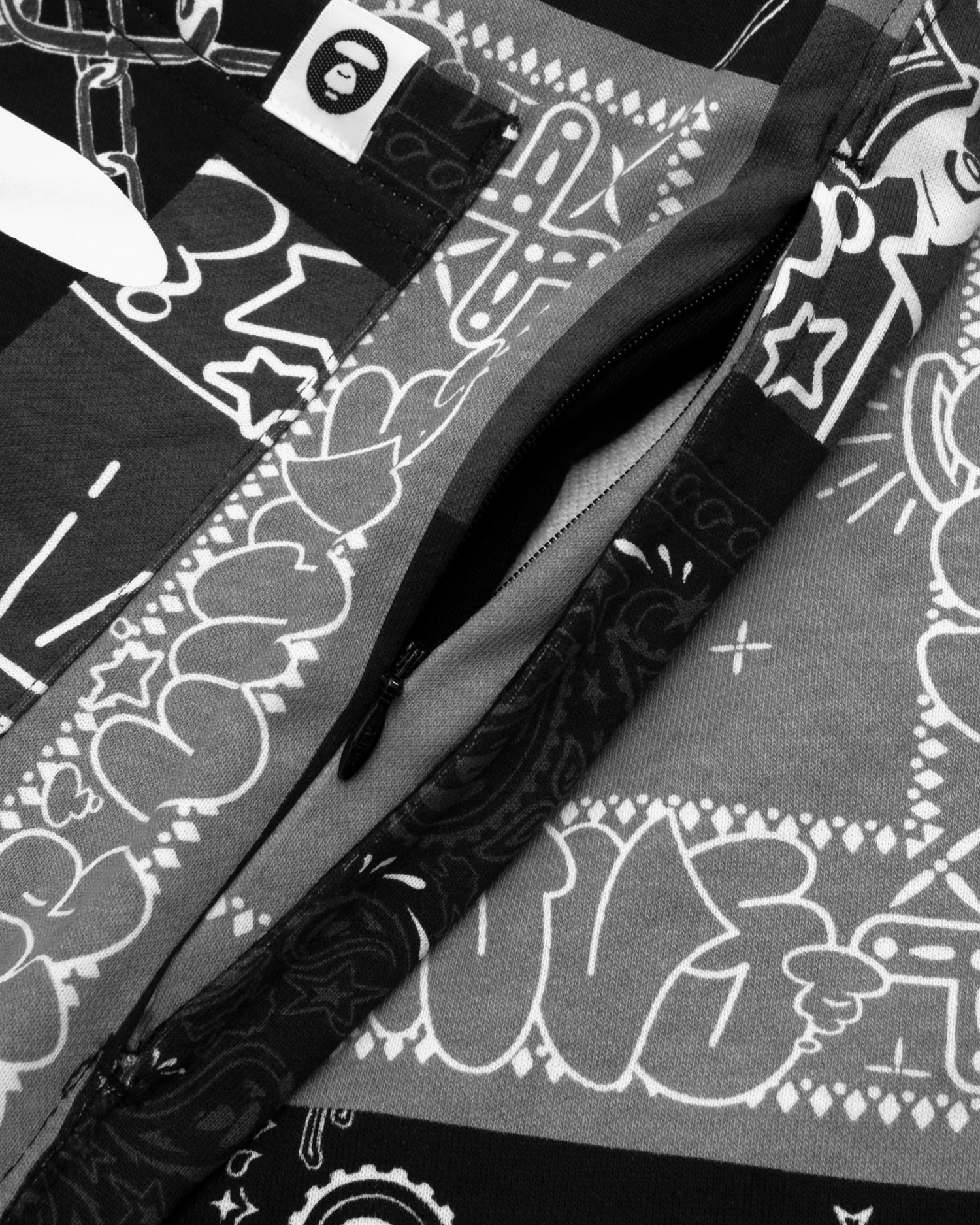 Moonface bandana shorts - Image 10