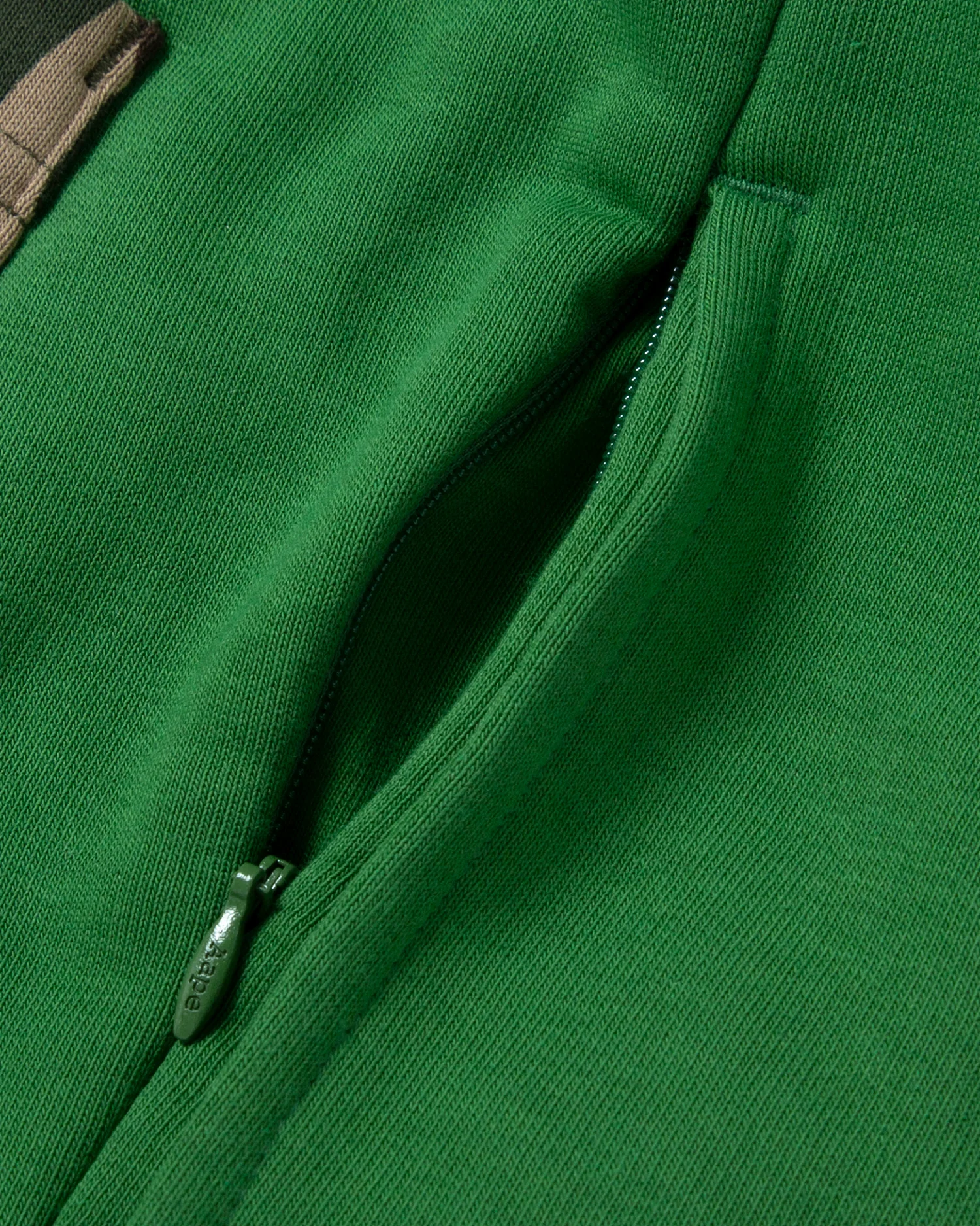 Moonface graphic sweat shorts - Image 9