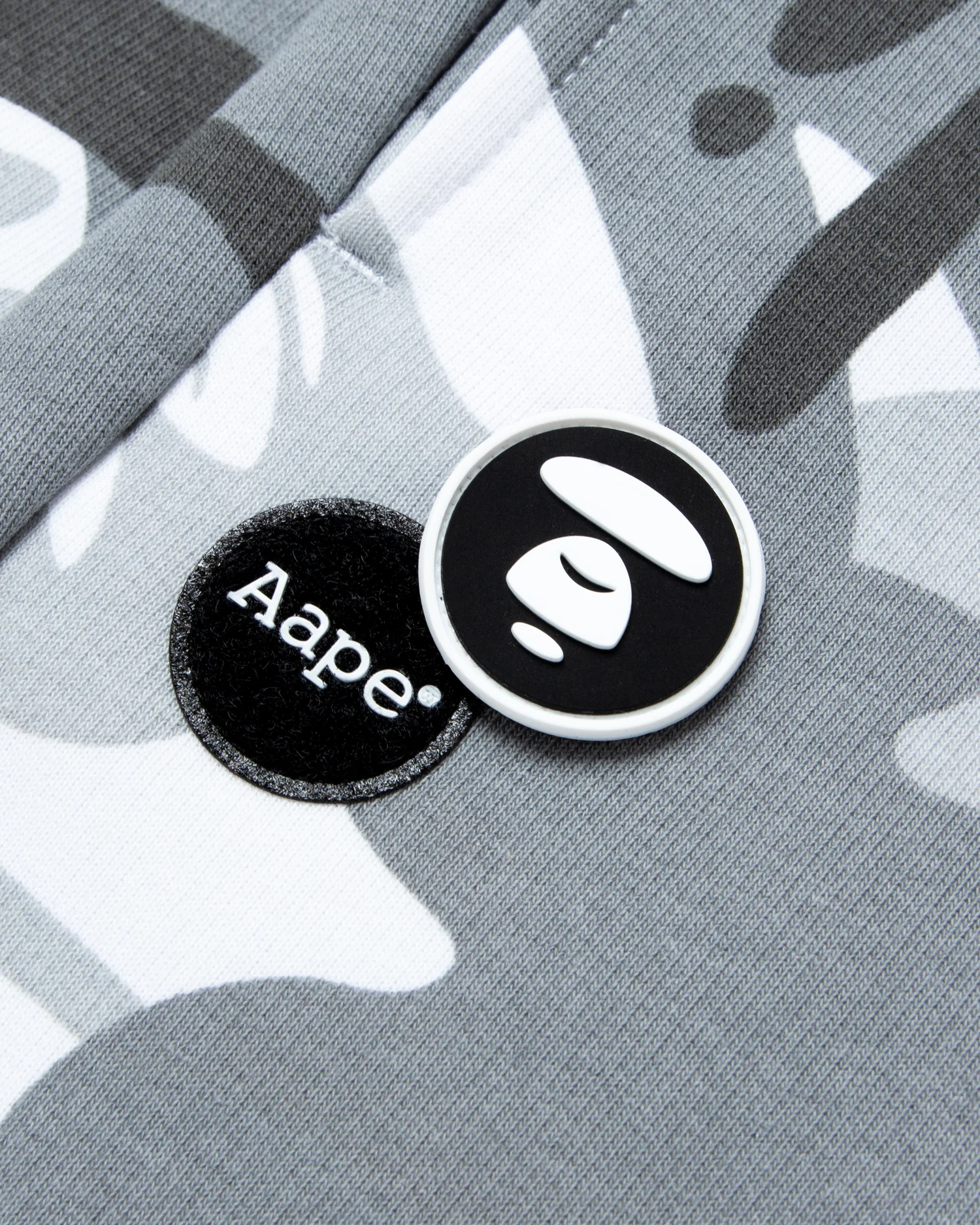 Moonface patch camo sweat shorts - Image 3