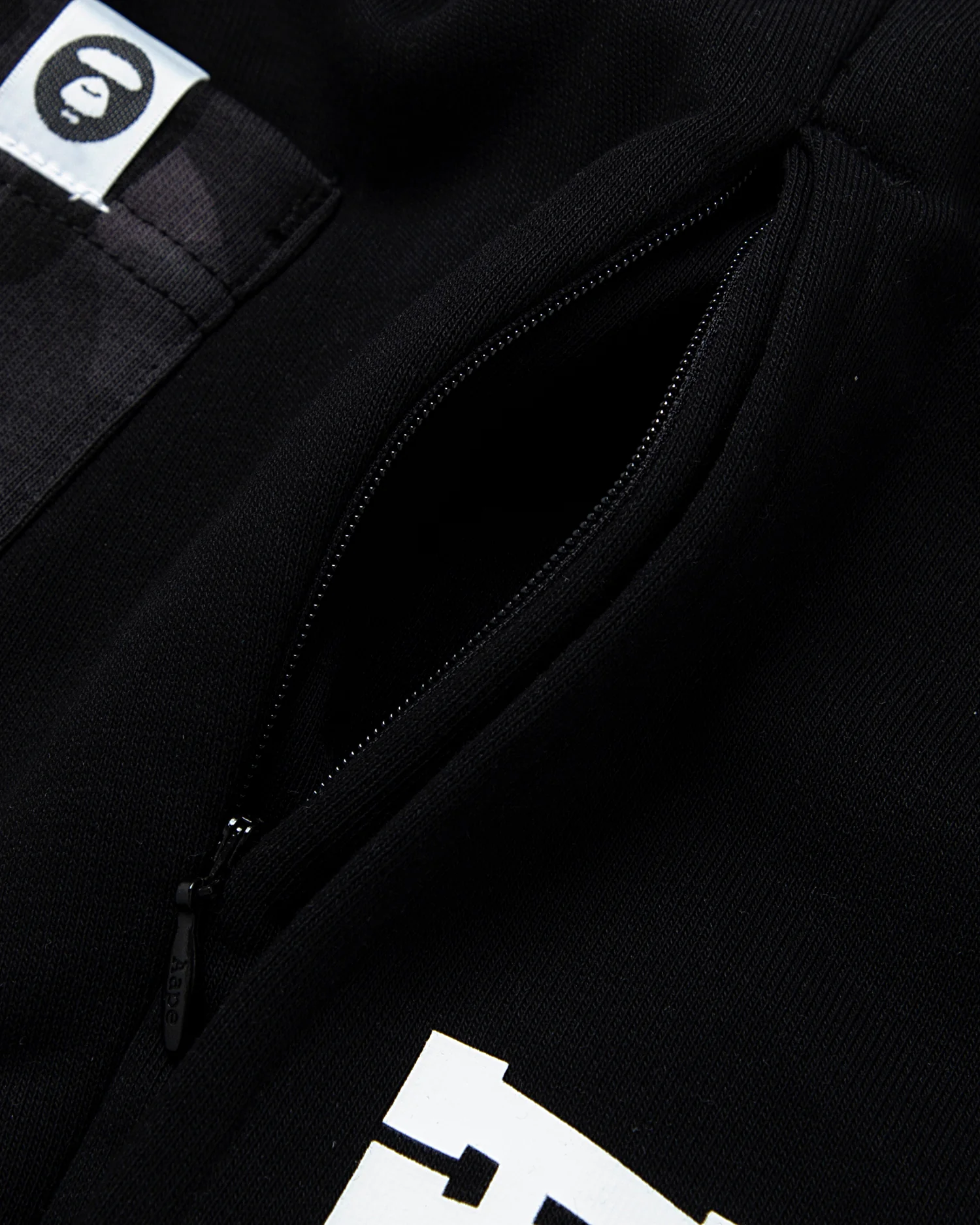 Moonface camo patch sweat shorts - Image 5