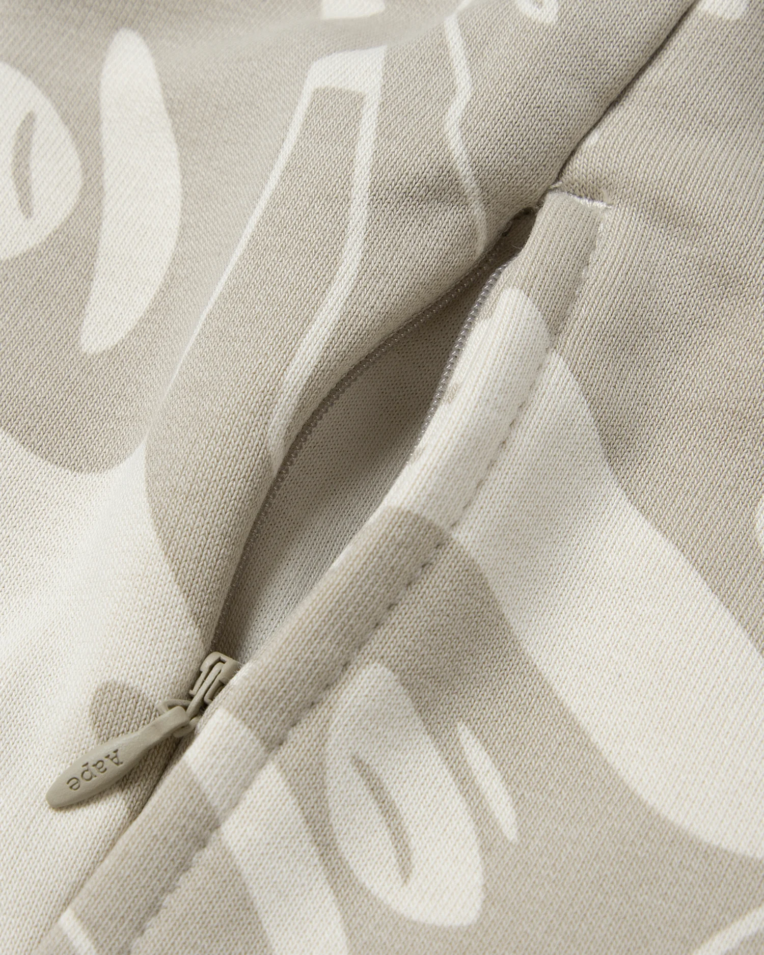 Moonface camo sweat shorts - Image 10