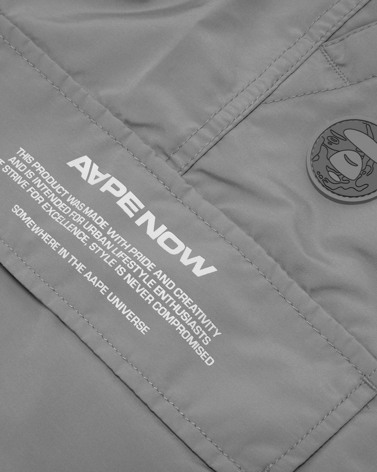 Moonface patch cargo shorts - Image 14