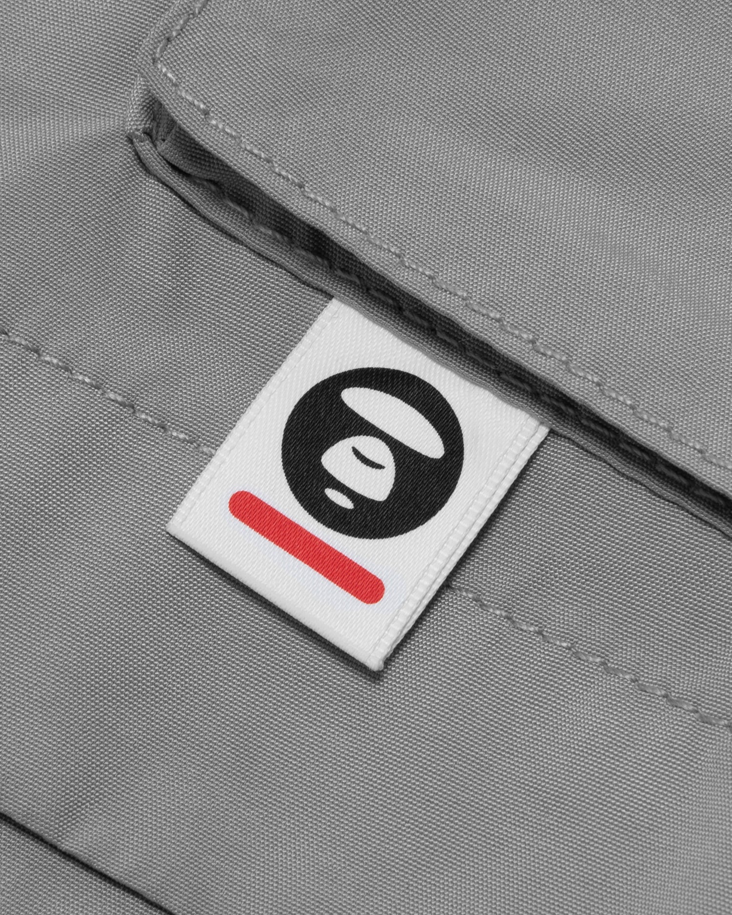 Moonface patch cargo shorts - Image 15