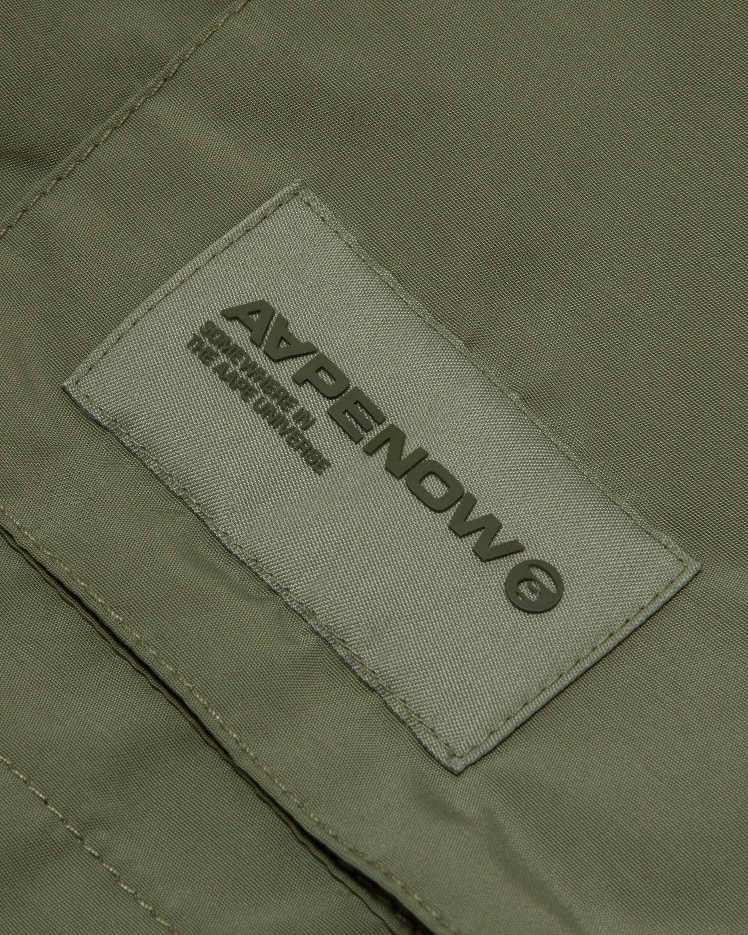 Moonface patch cargo shorts - Image 18
