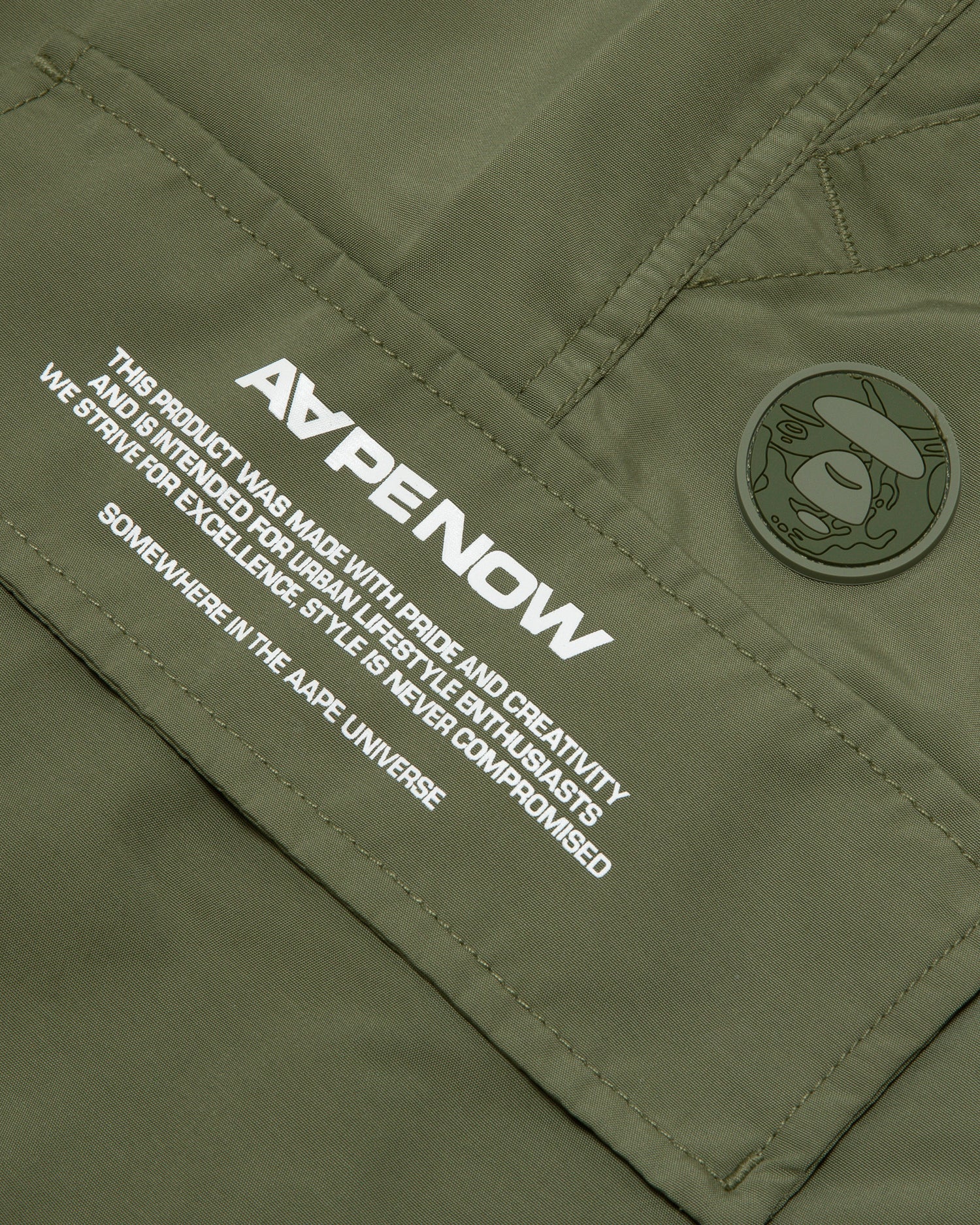 Moonface patch cargo shorts - Image 19