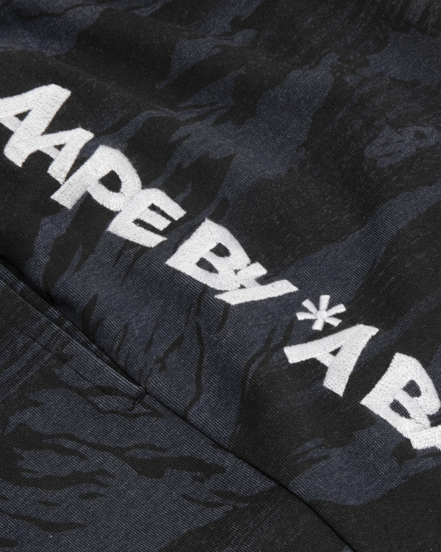 Sticker print sweat shorts - Image 5