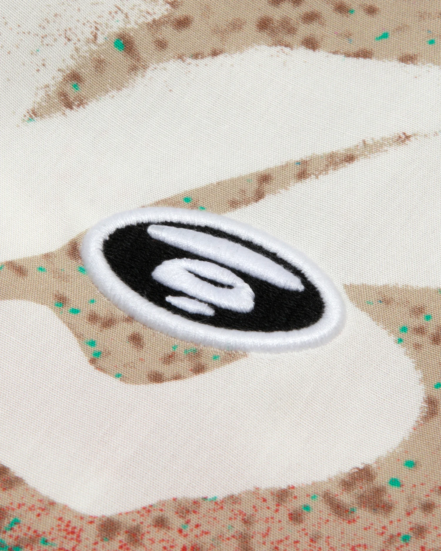 Moonface graffiti shirt - Image 10