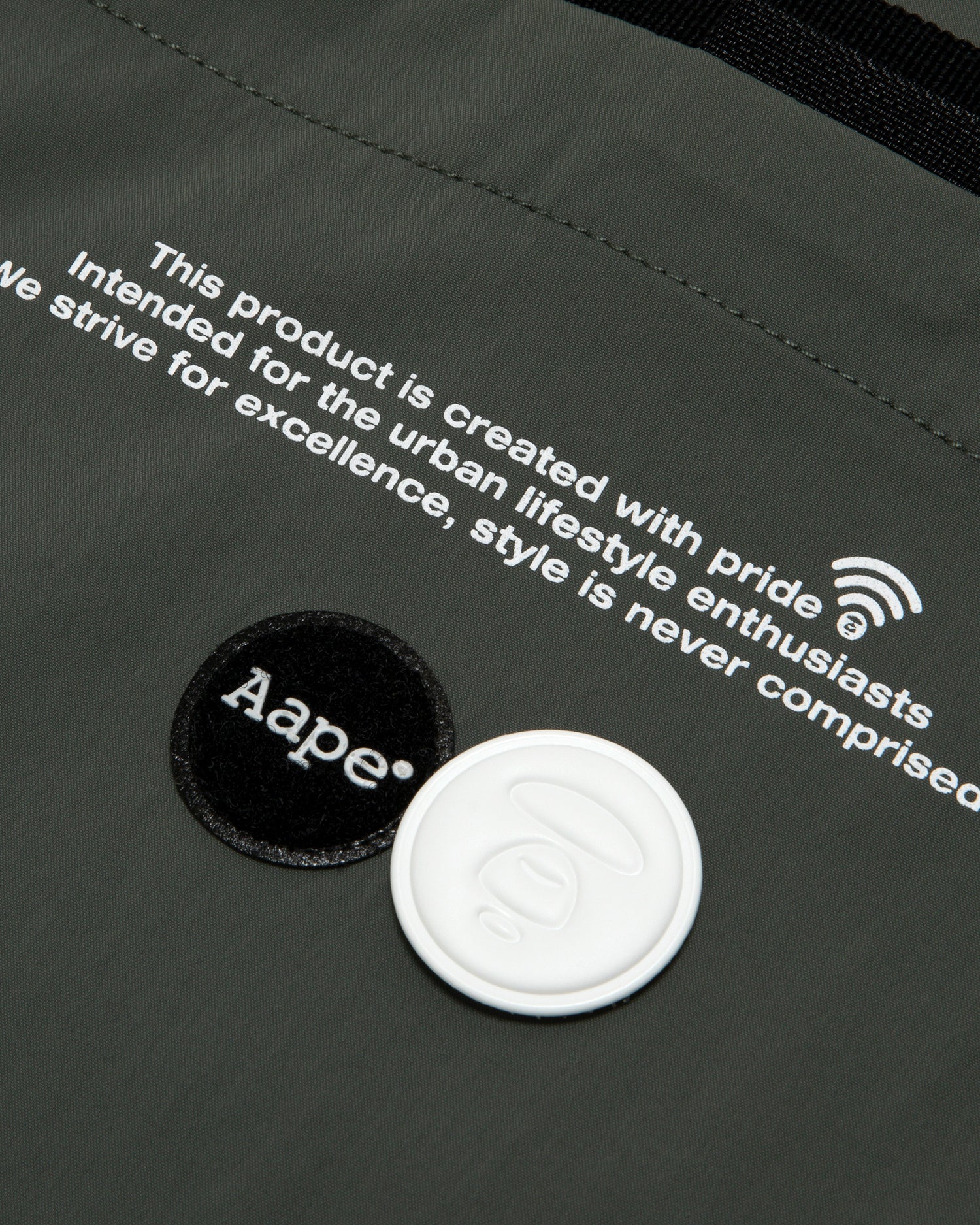 Moonface graphic patch shirt - Image 10