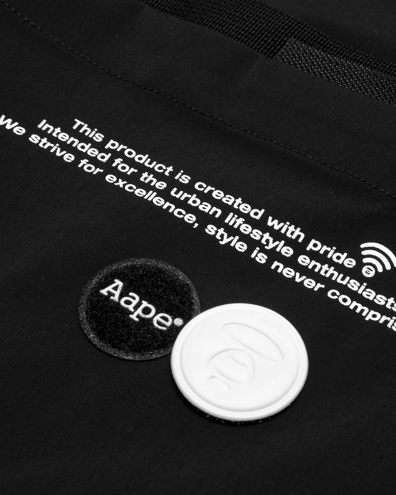 Moonface graphic patch shirt - Image 5
