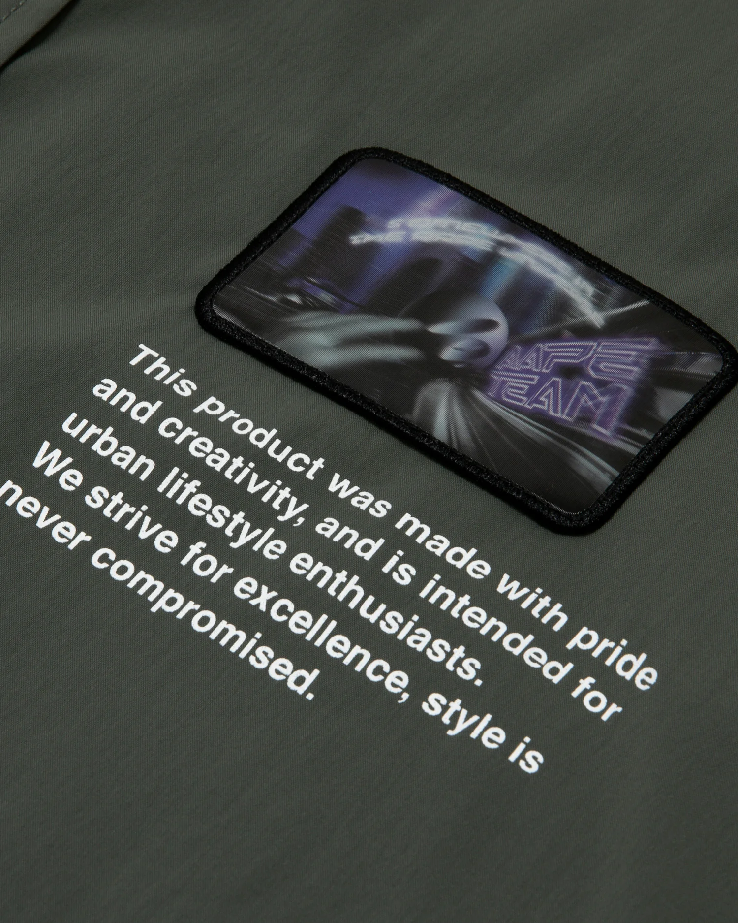 Moonface graphic patch shirt - Image 9
