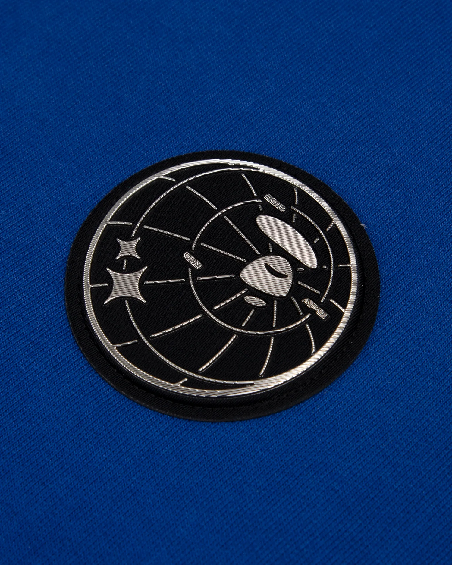 Globe logo sweatshirt - Image 15