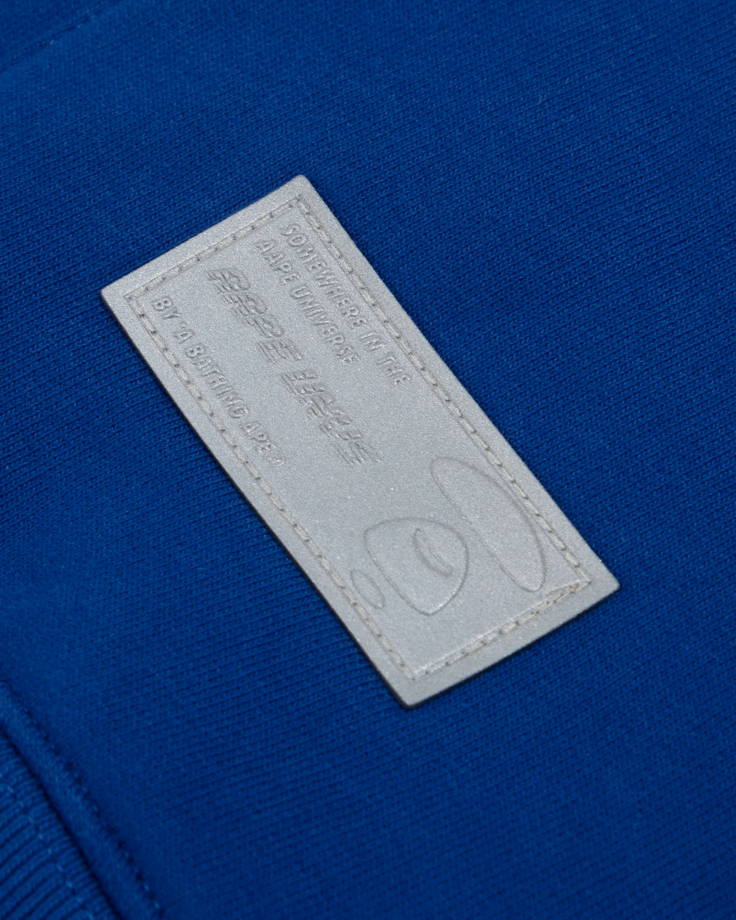 Globe logo sweatshirt - Image 16