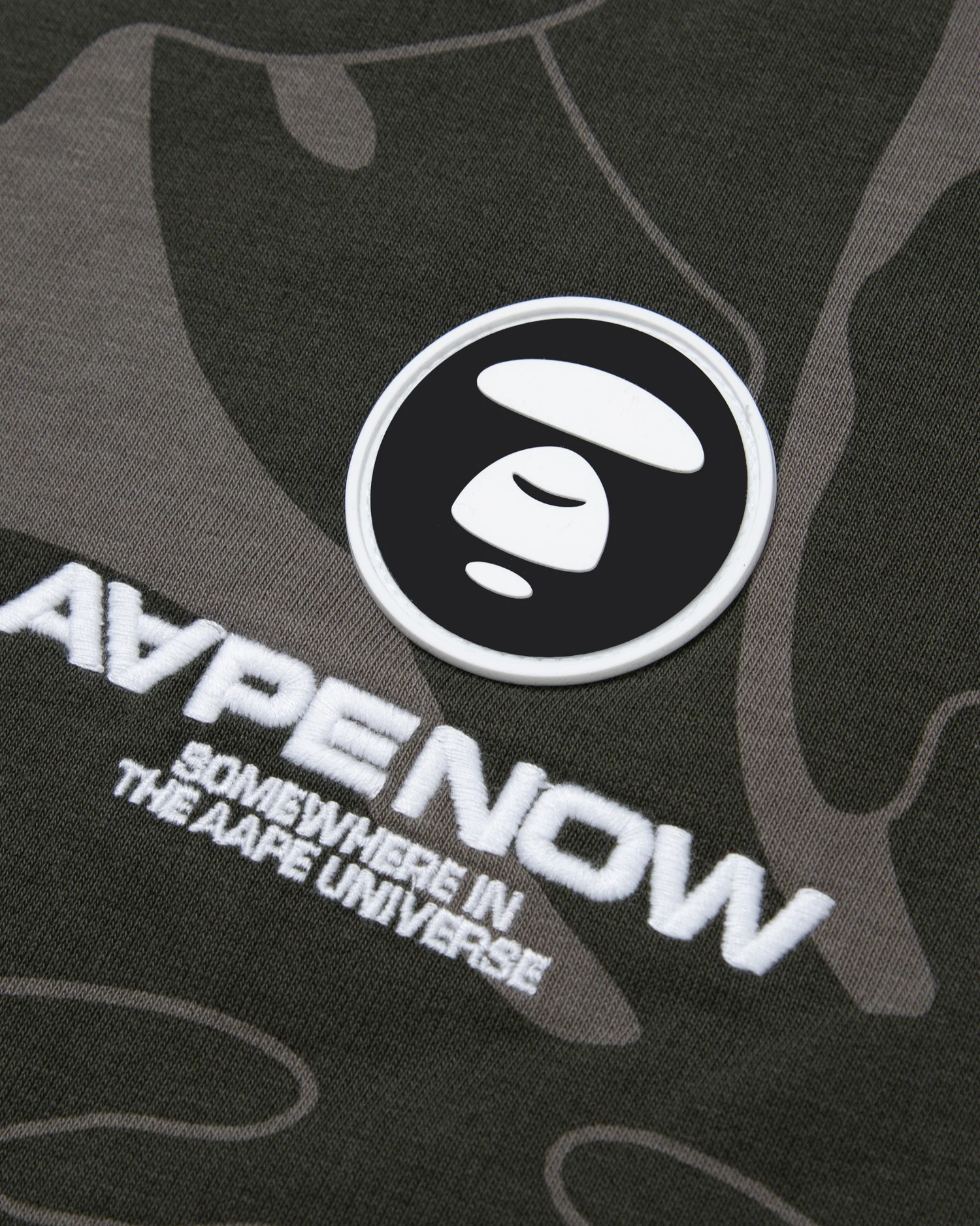 Moonface patch camo sweatshirt - Image 13