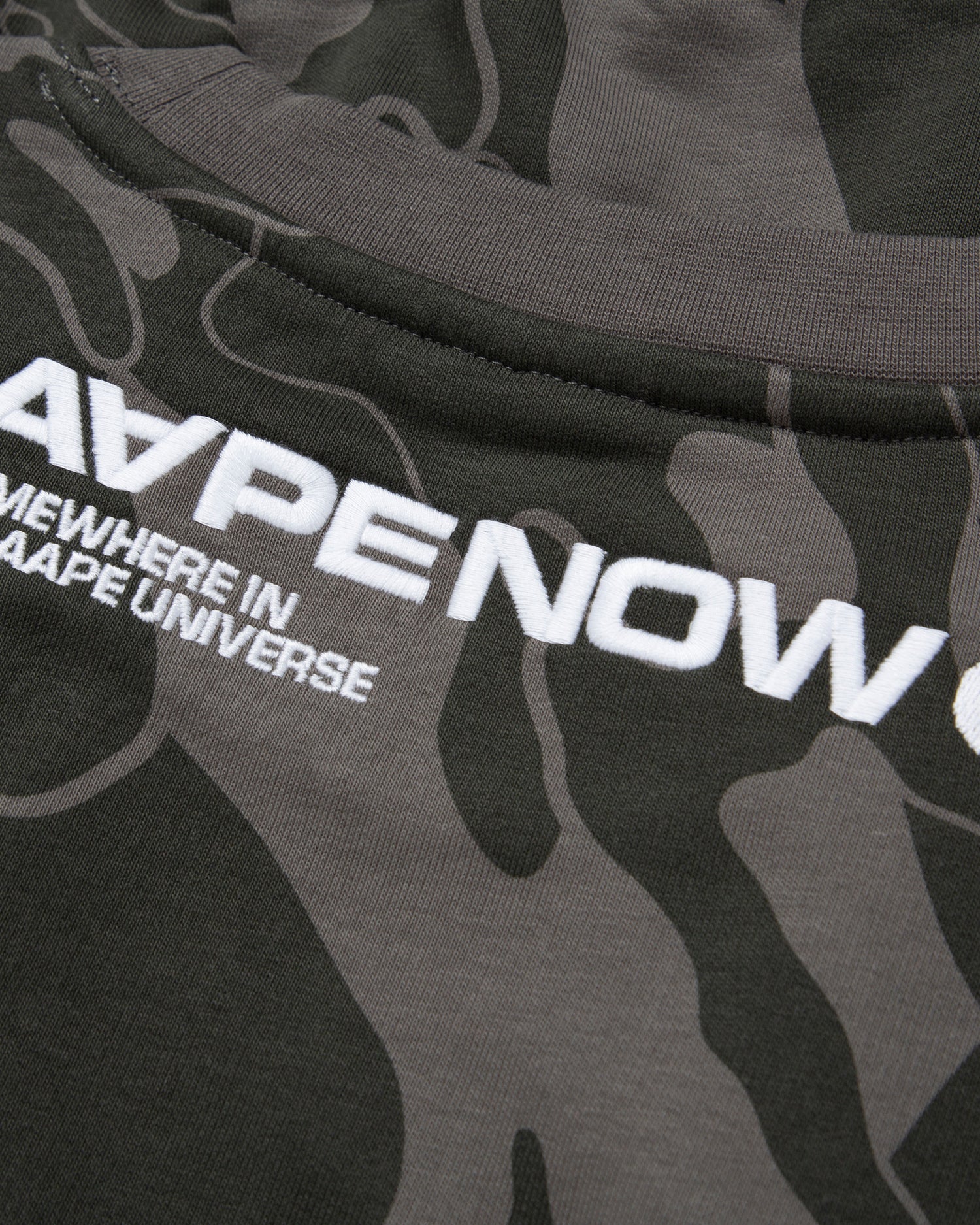 Moonface patch camo sweatshirt - Image 14