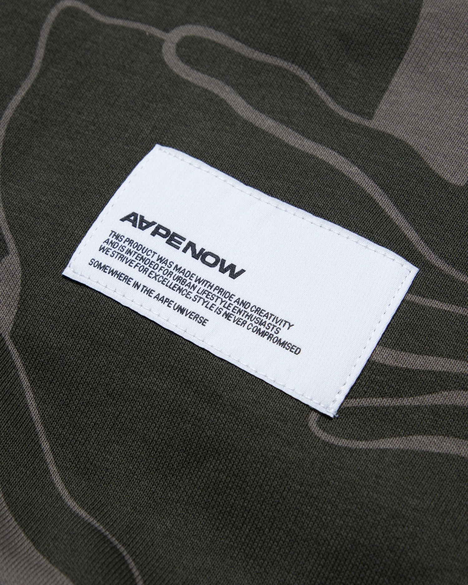 Moonface patch camo sweatshirt - Image 15