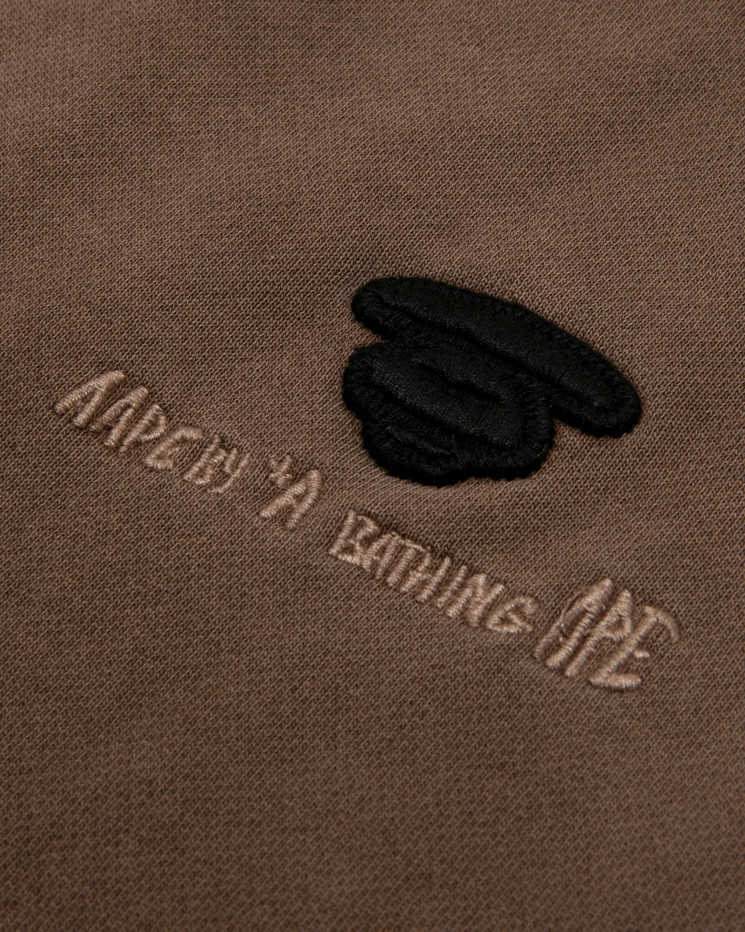 AAPEUNVS graphic sweatshirt - Image 3