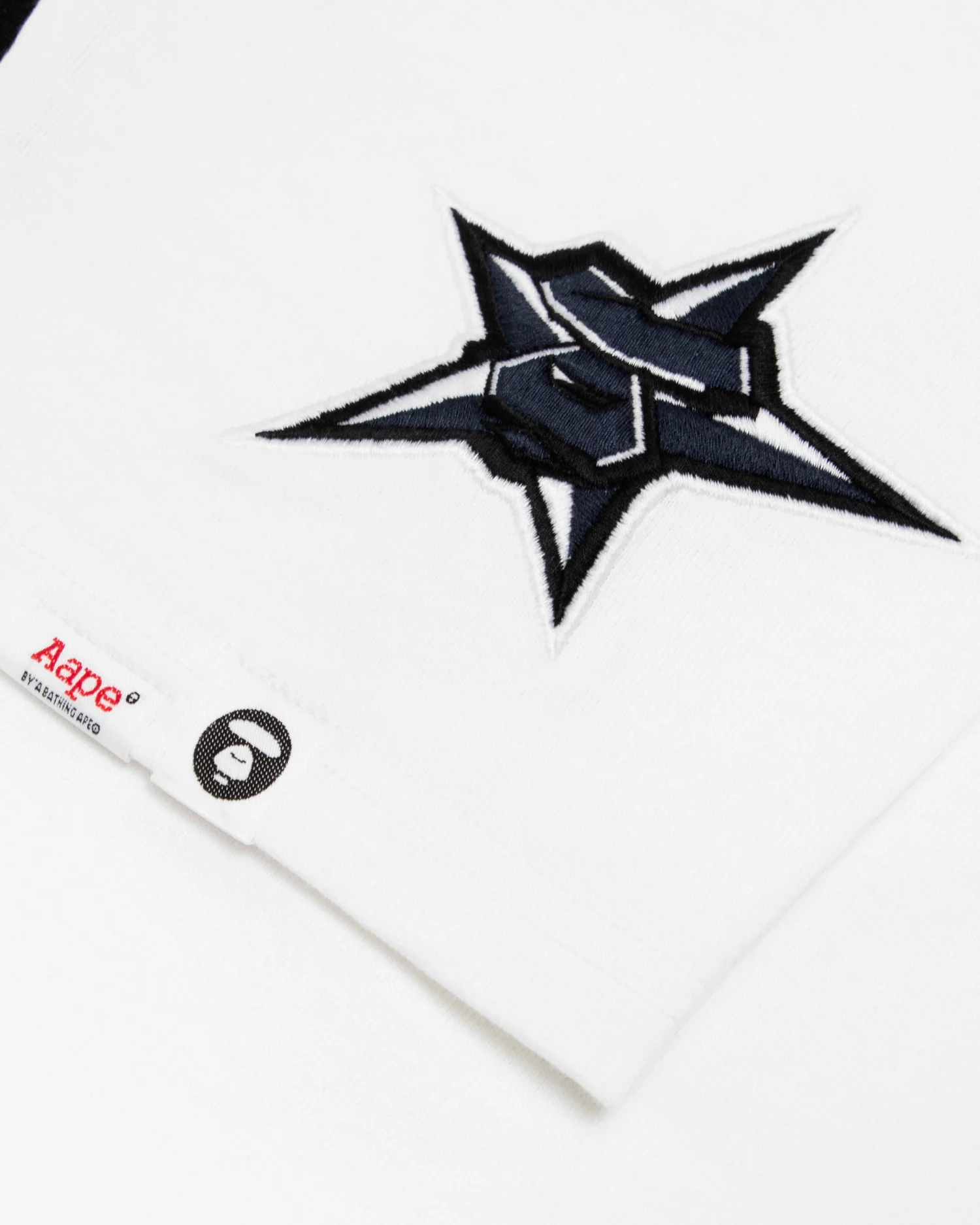 Logo graphic V-neck tee - Image 10
