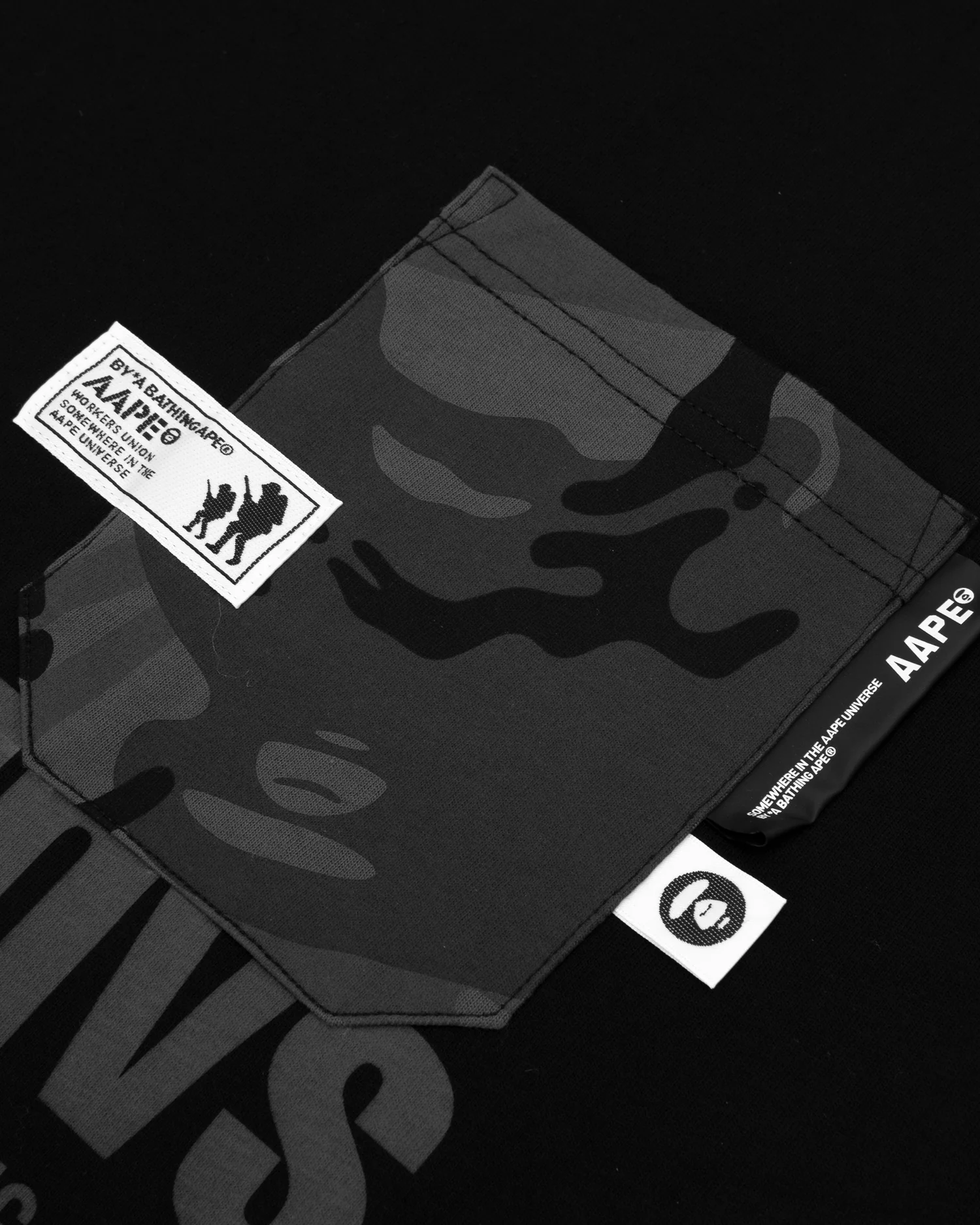 Moonface chest pocket tee - Image 3