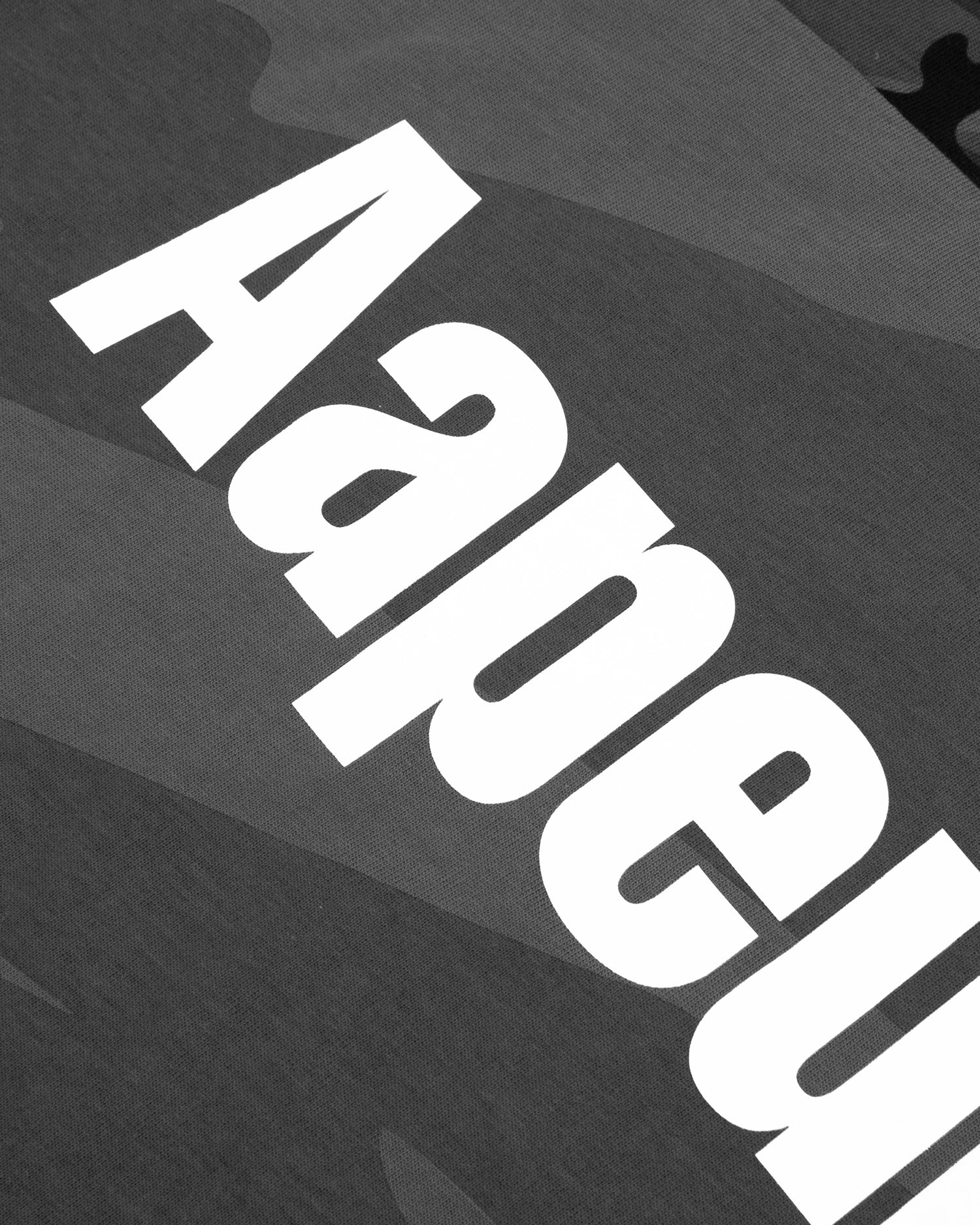Colour blocked camo printed tee - Image 3