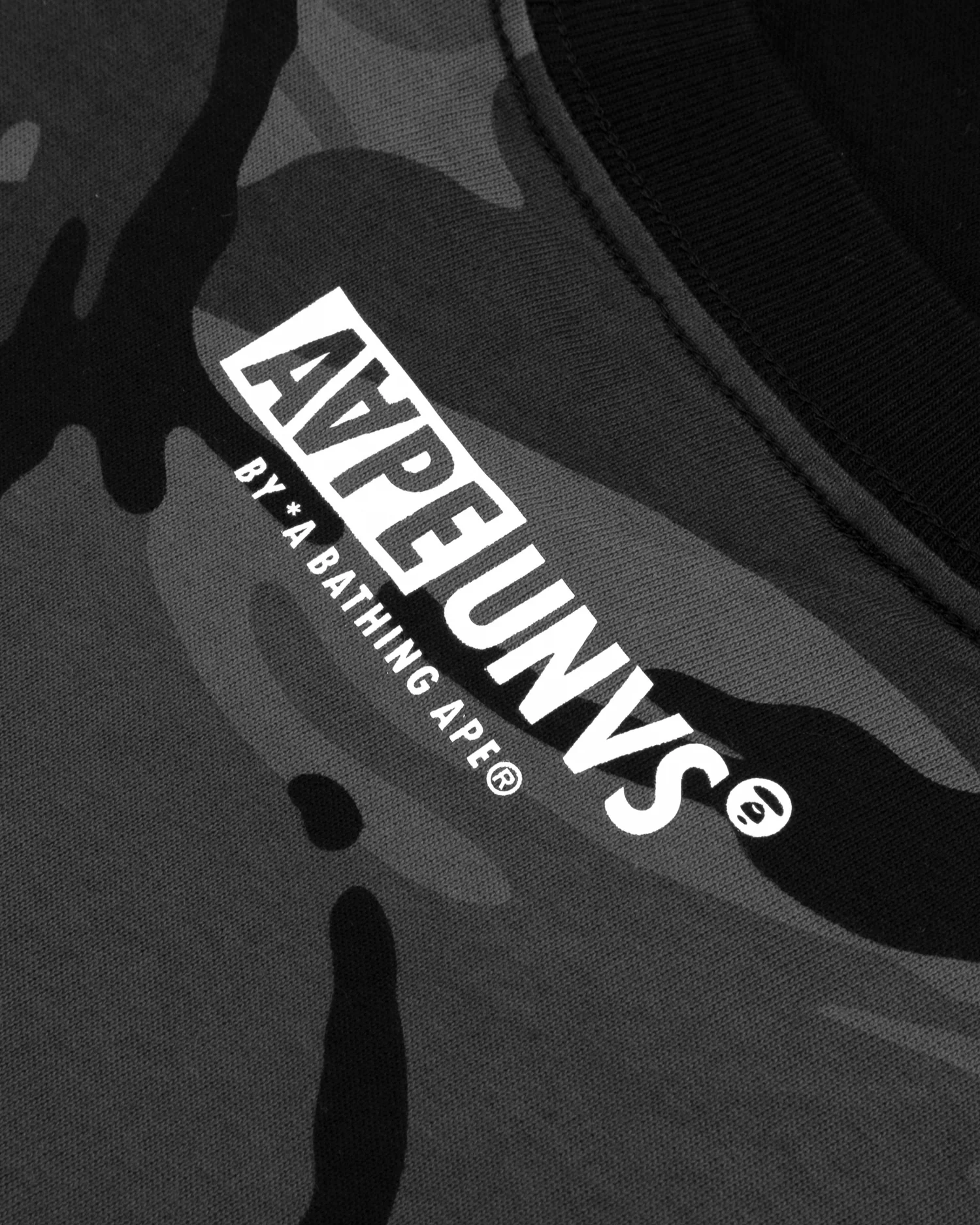 Colour blocked camo printed tee - Image 5