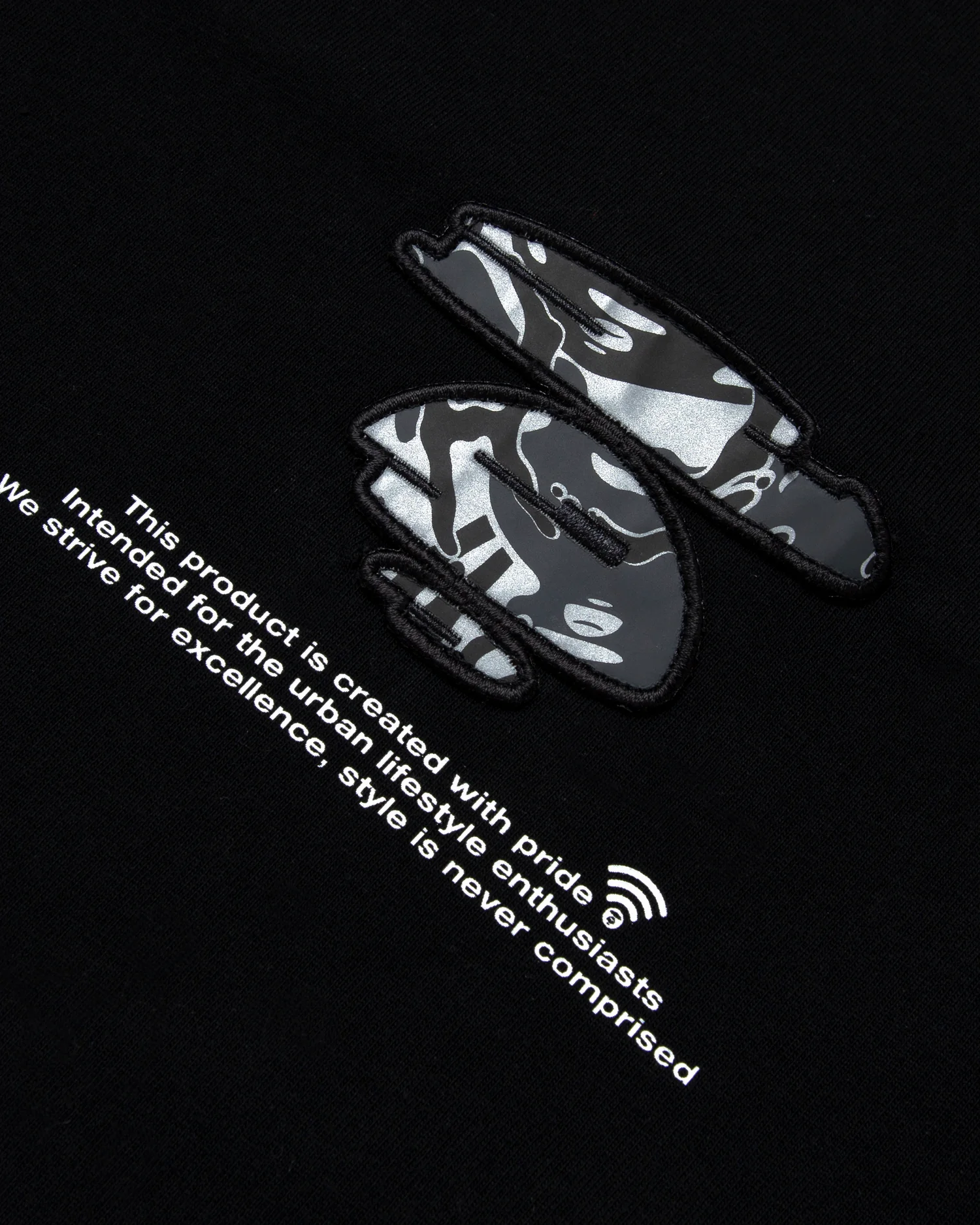 Moonface embroidered camo panelled tee - Image 8