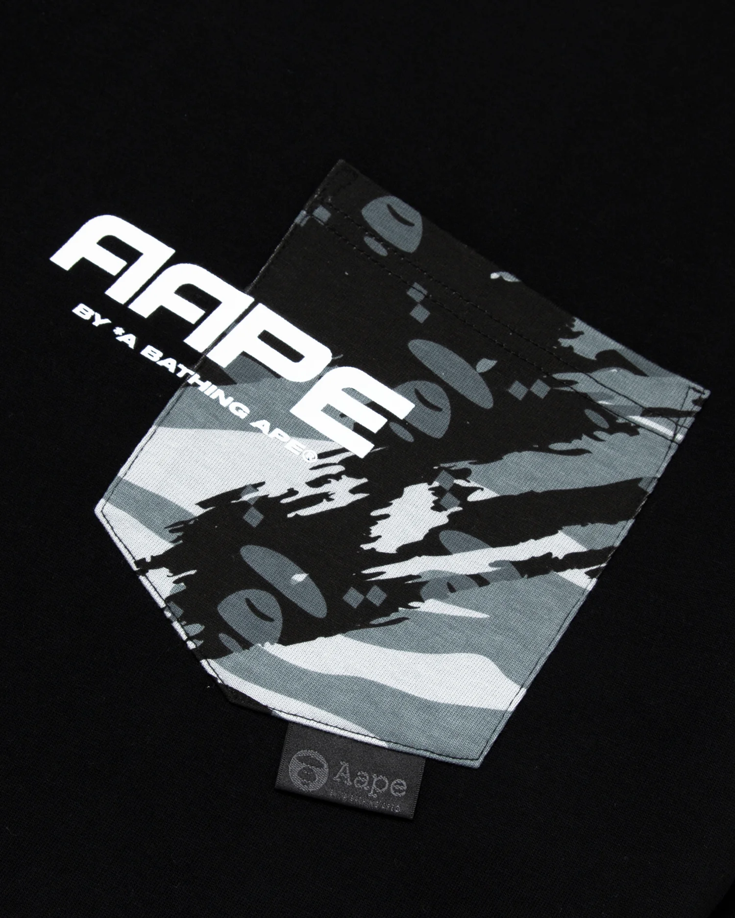 Moonface chest pocket tee - Image 3