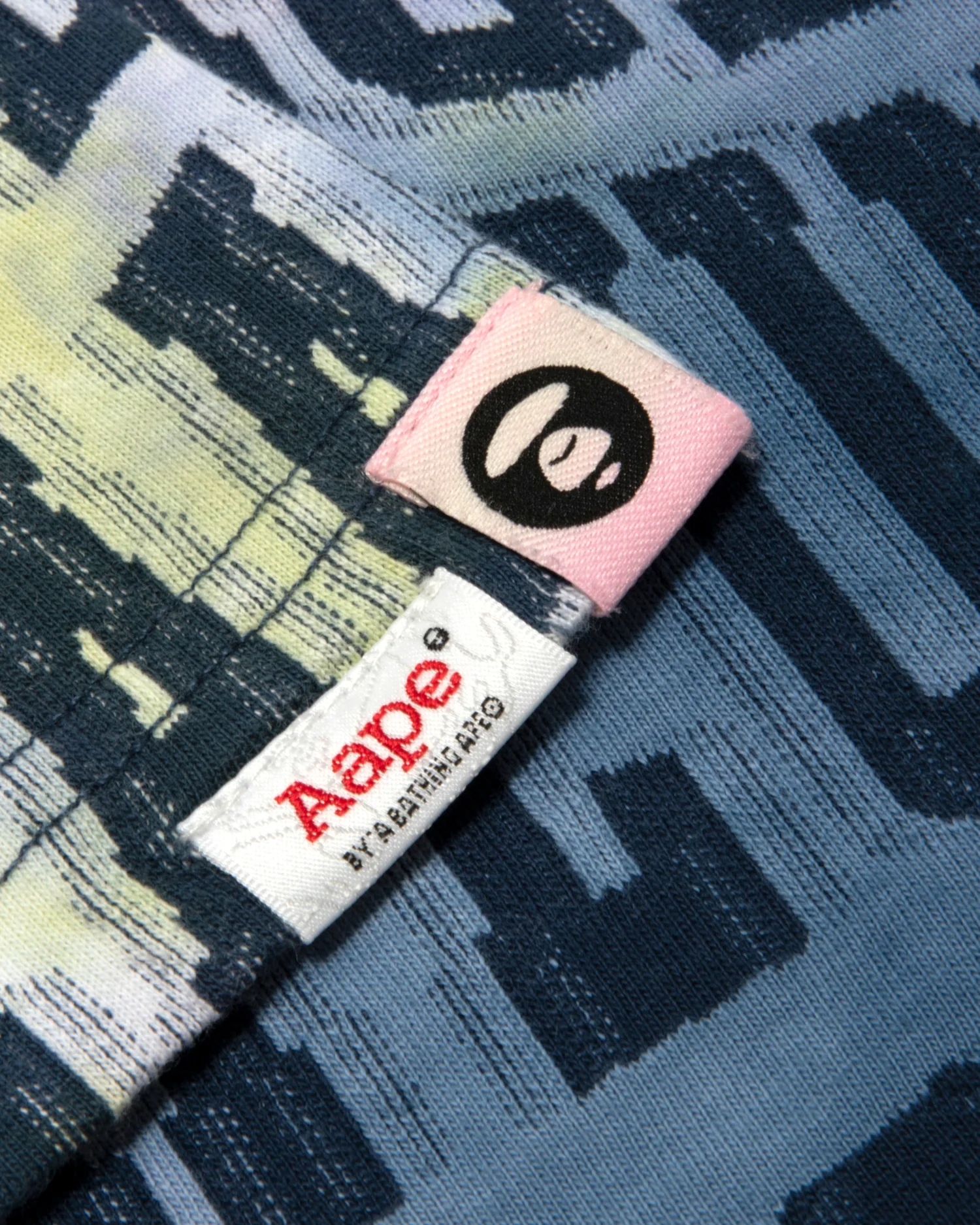 AAPEUNVS graphic tee - Image 10