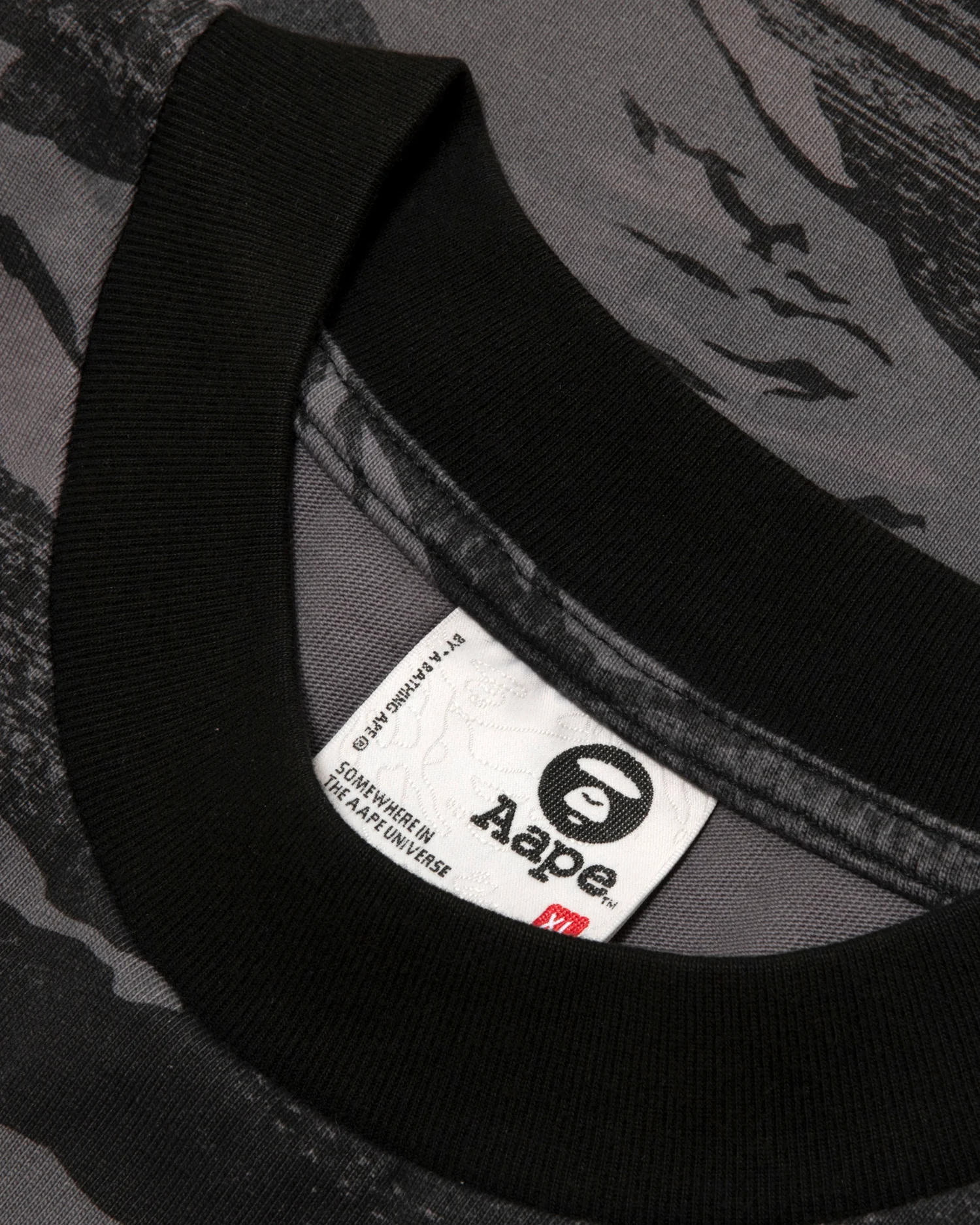AAPEUNVS graphic tee - Image 6