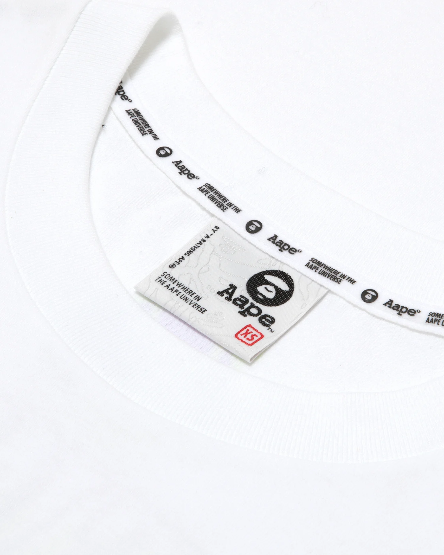 Moonface rabbit embroidered graphic tee - Image 15