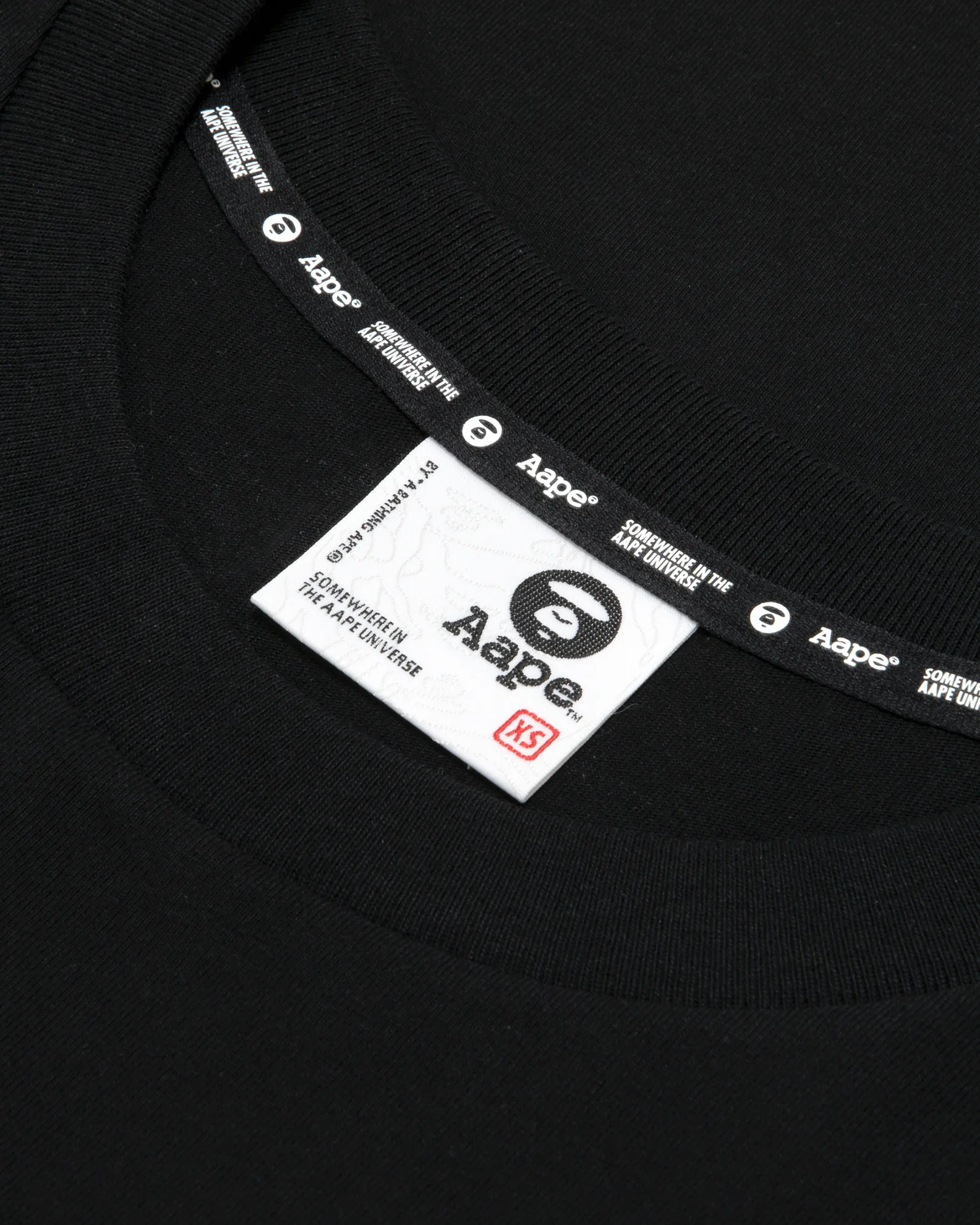 Moonface rabbit embroidered graphic tee - Image 5
