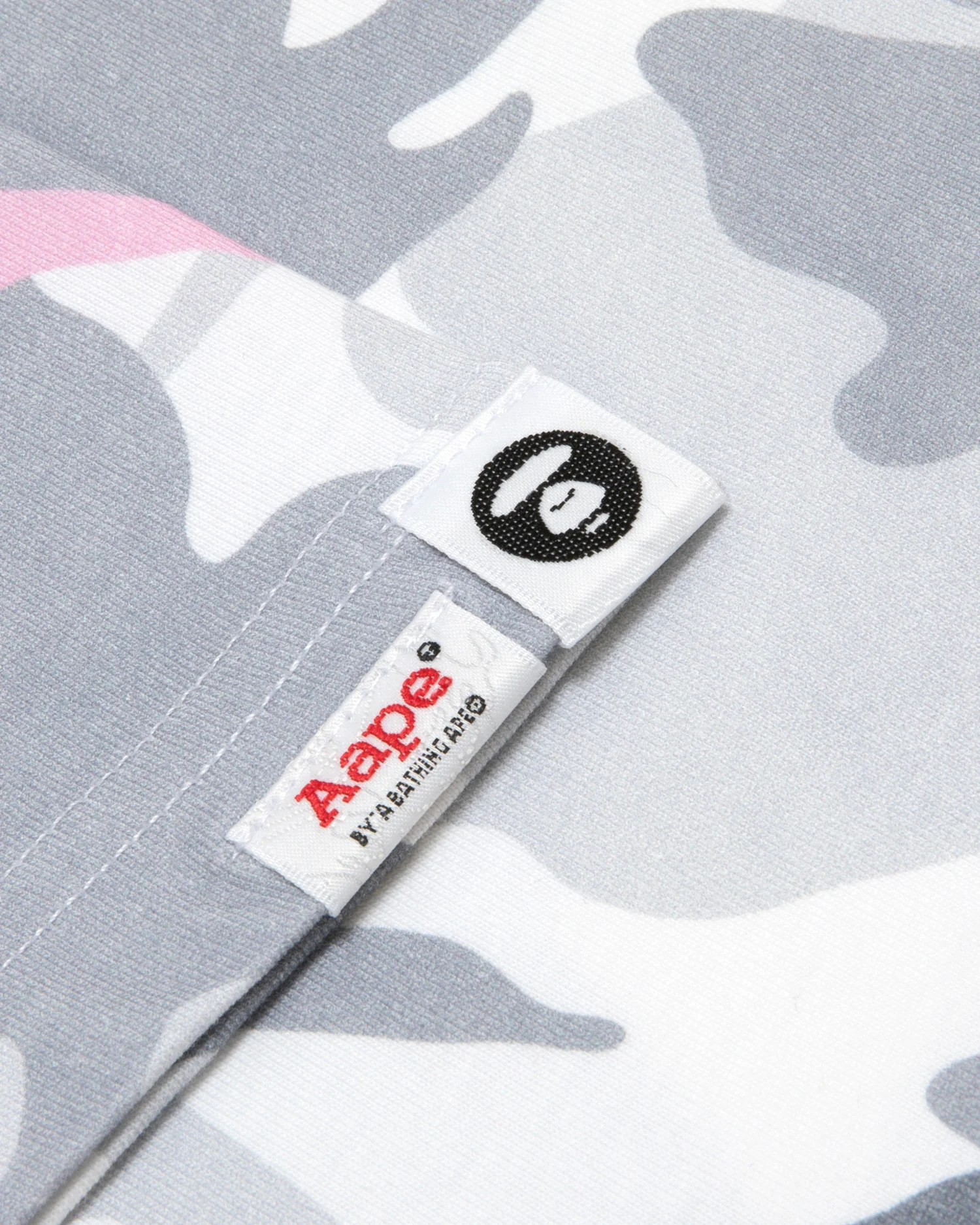 Moonface patch camo graphic tee - Image 9